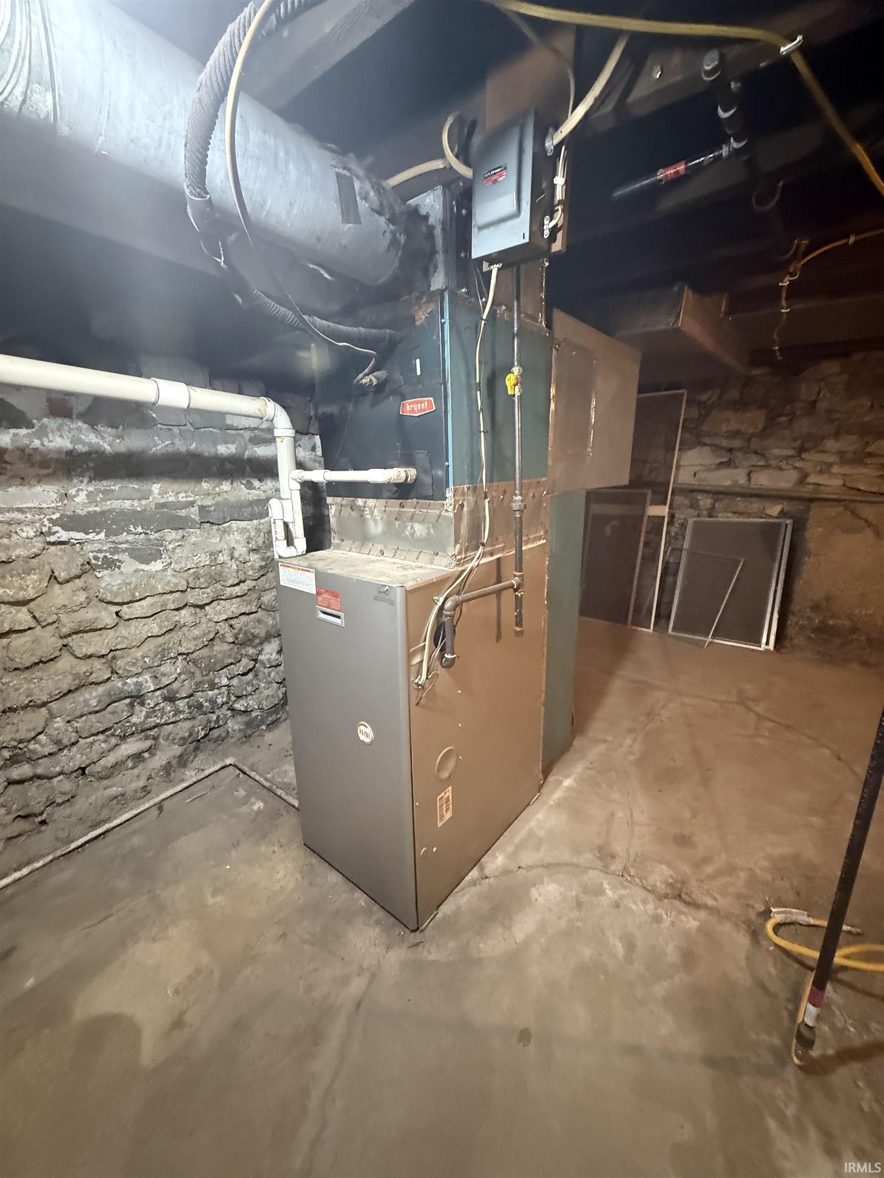 Utility room with heating unit