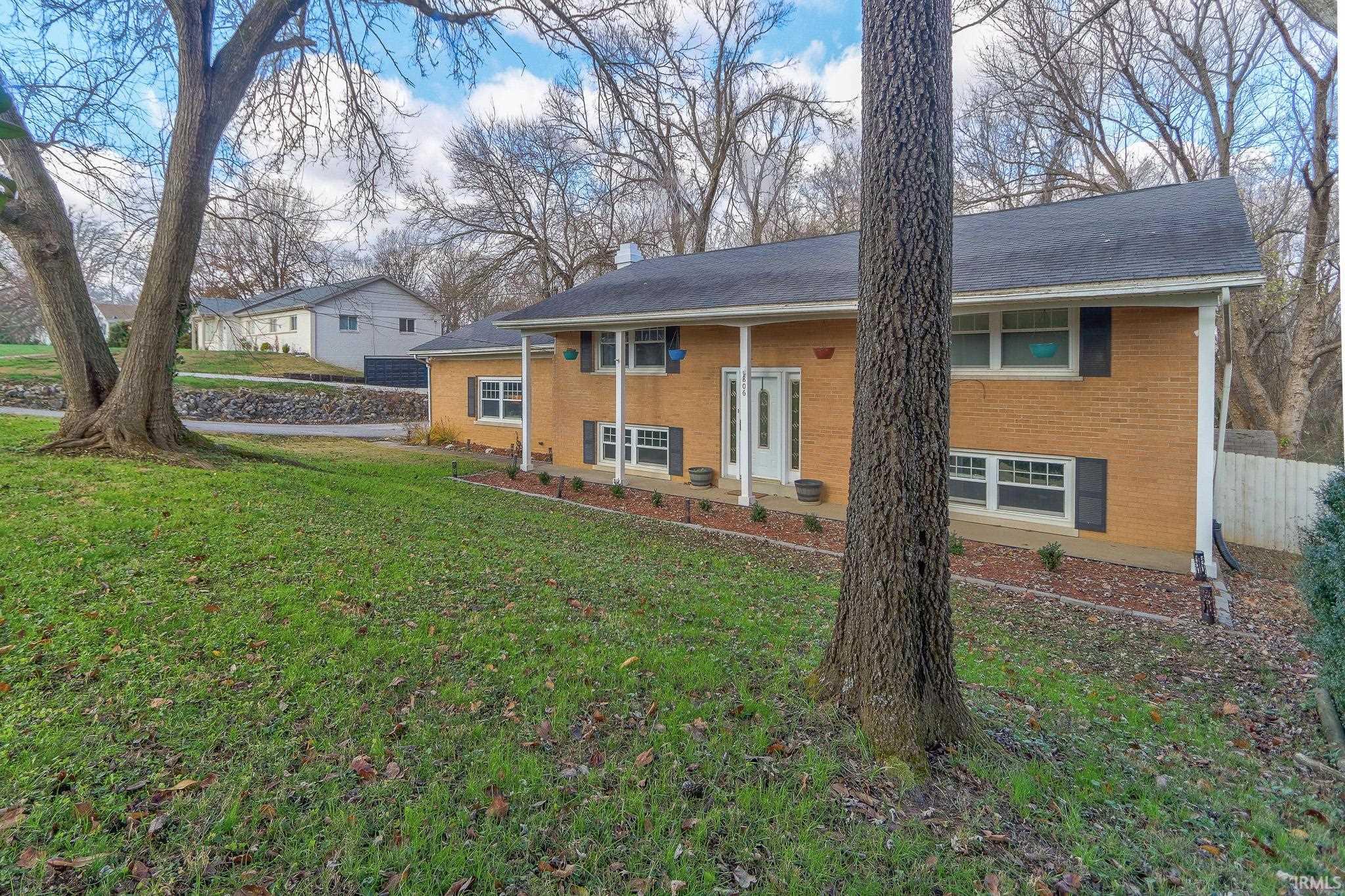 Homes for sale in Newburgh, IN | 806 Treelane Dr, Newburgh, IN 47630 | MLS# 202547443