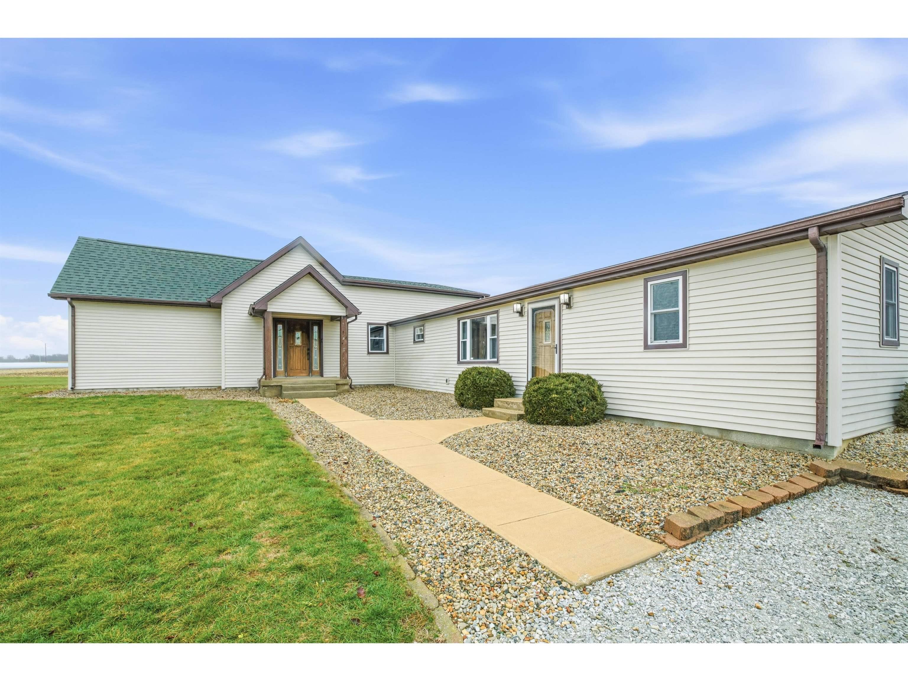 Homes for sale in Gas City, IN | 6231 E 600, Gas City, IN 46933 | MLS# 202547468