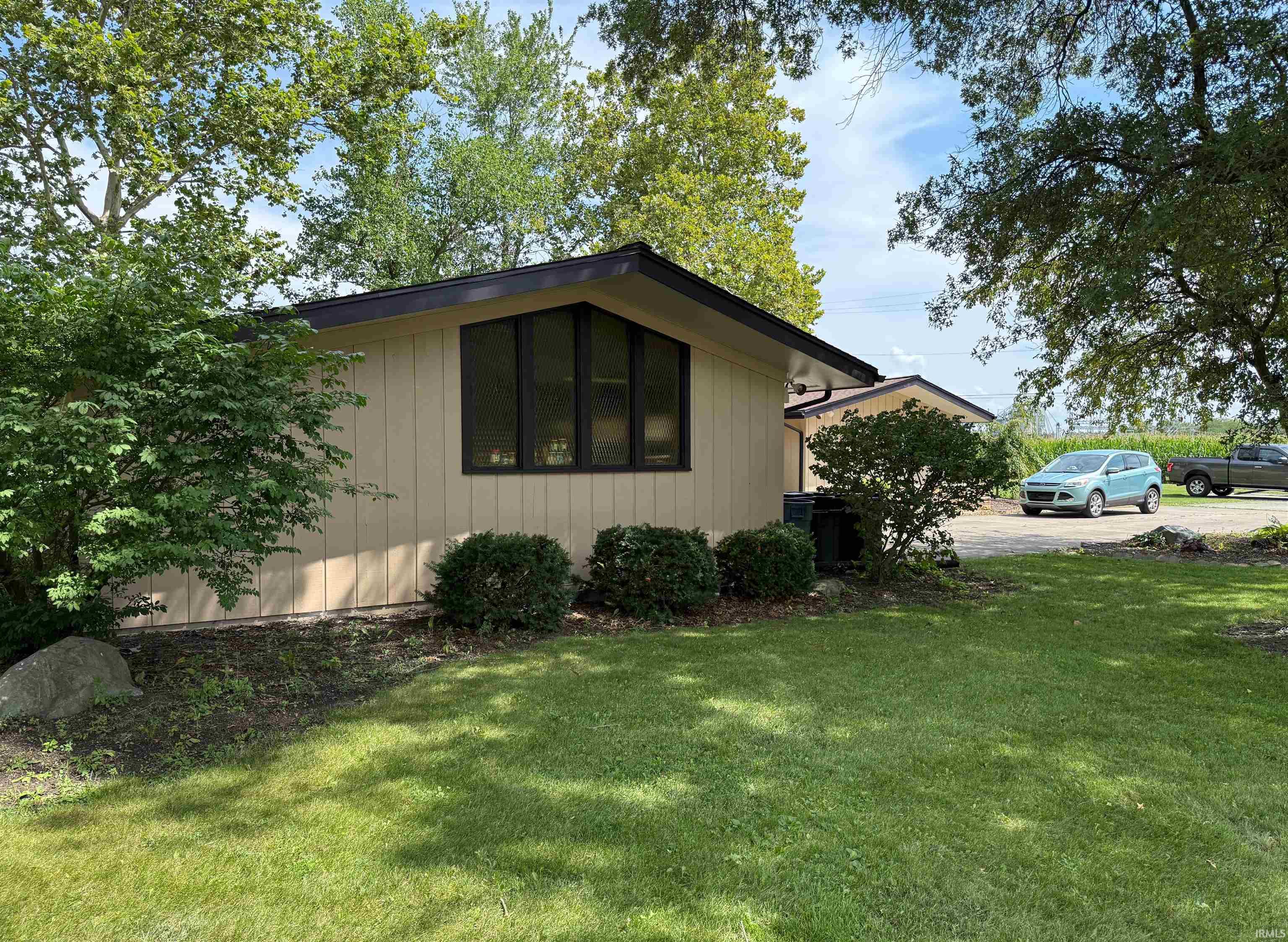 Photo 11 of 1105 W Clark Street