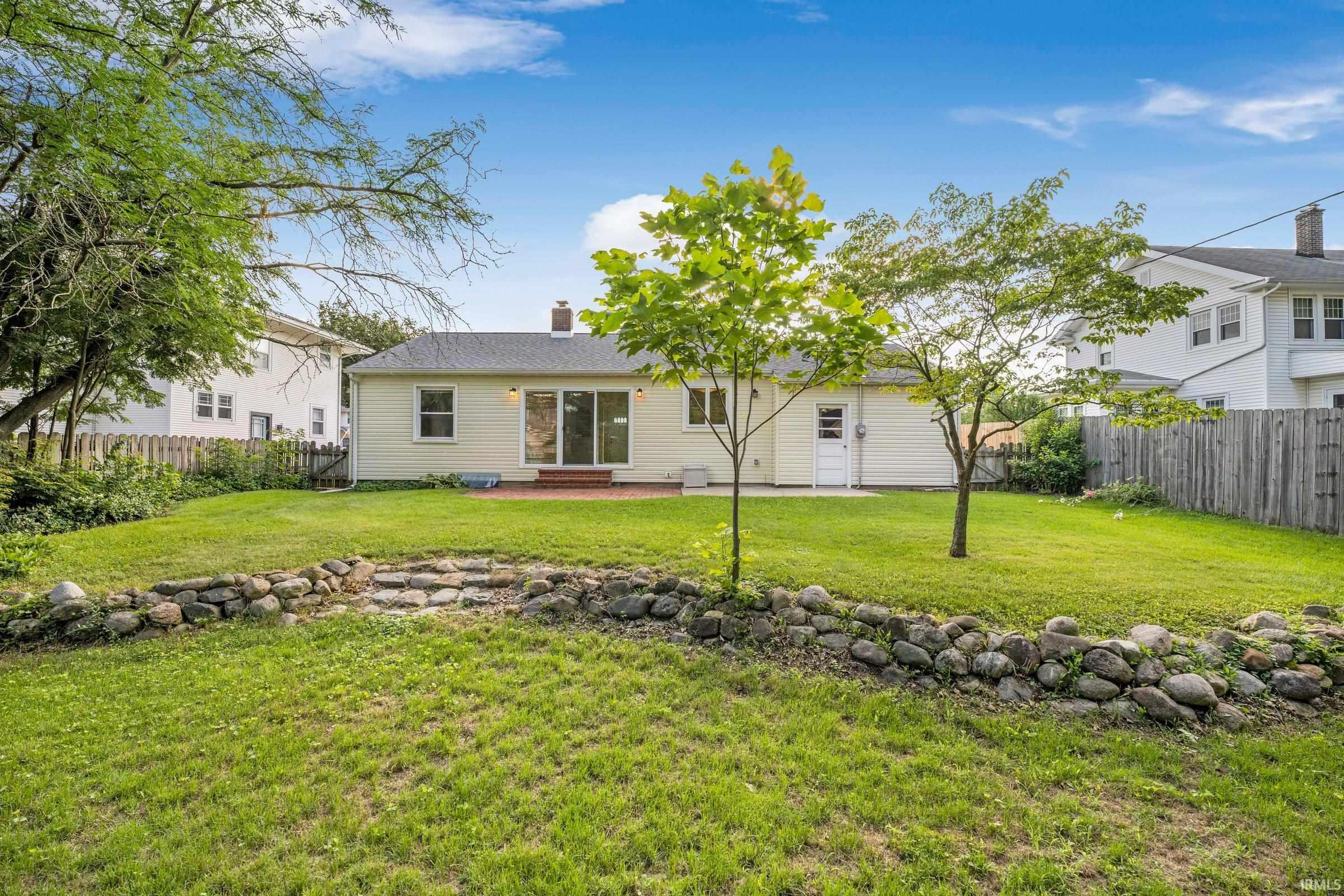 Photo 2 of 128 Manor Avenue