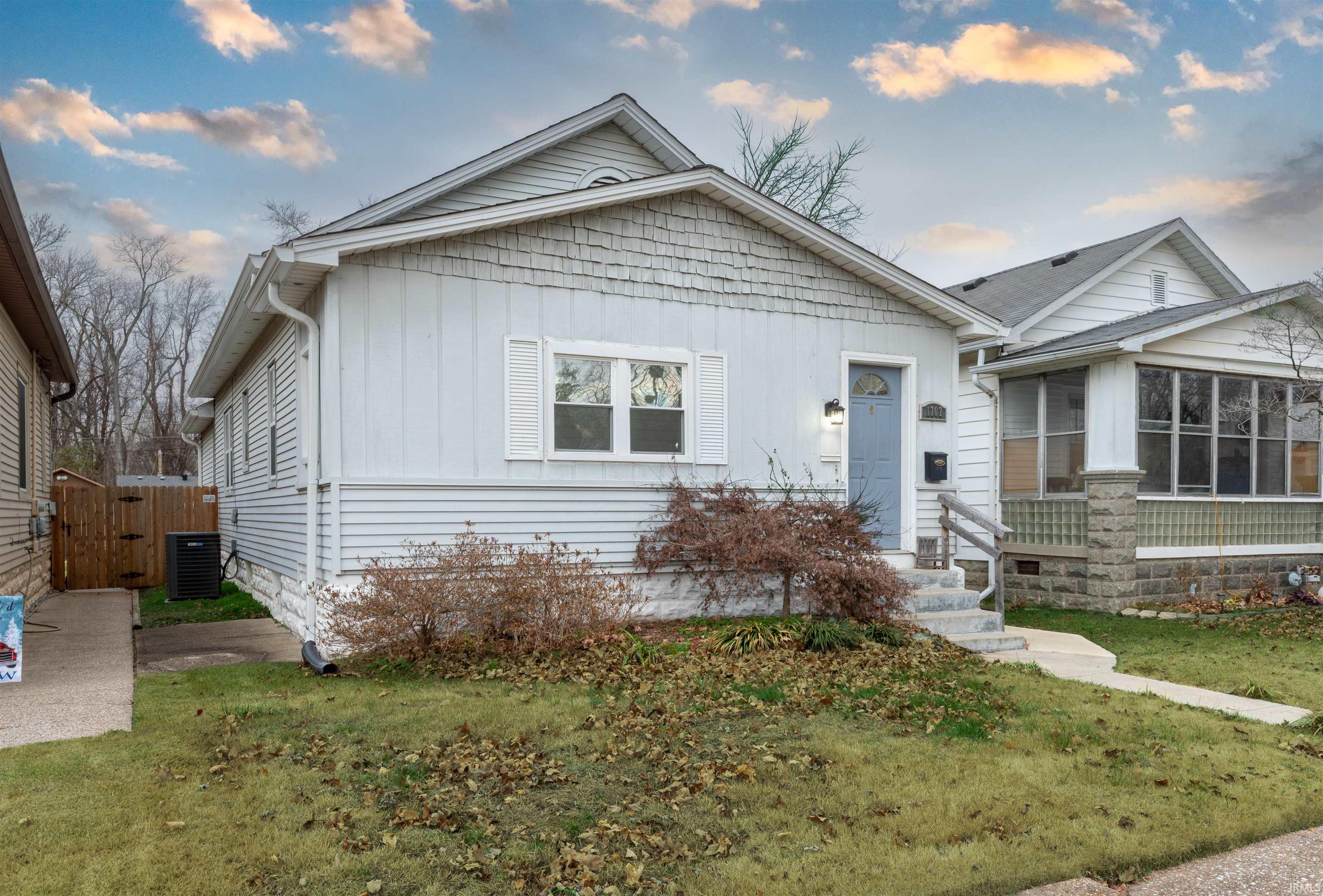 Homes for sale in Evansville, IN | 1707 Hollywood Ave, Evansville, IN 47712 | MLS# 202547773