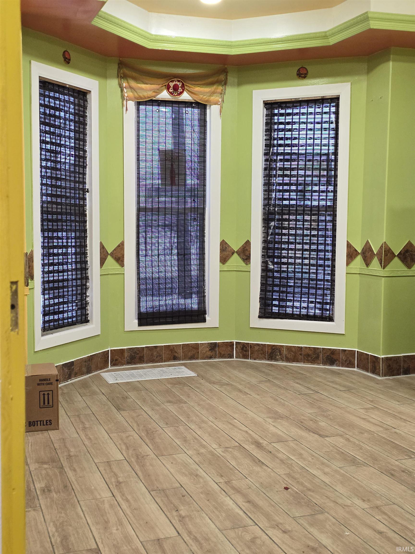 Photo 7 of 822 N Michigan St Street