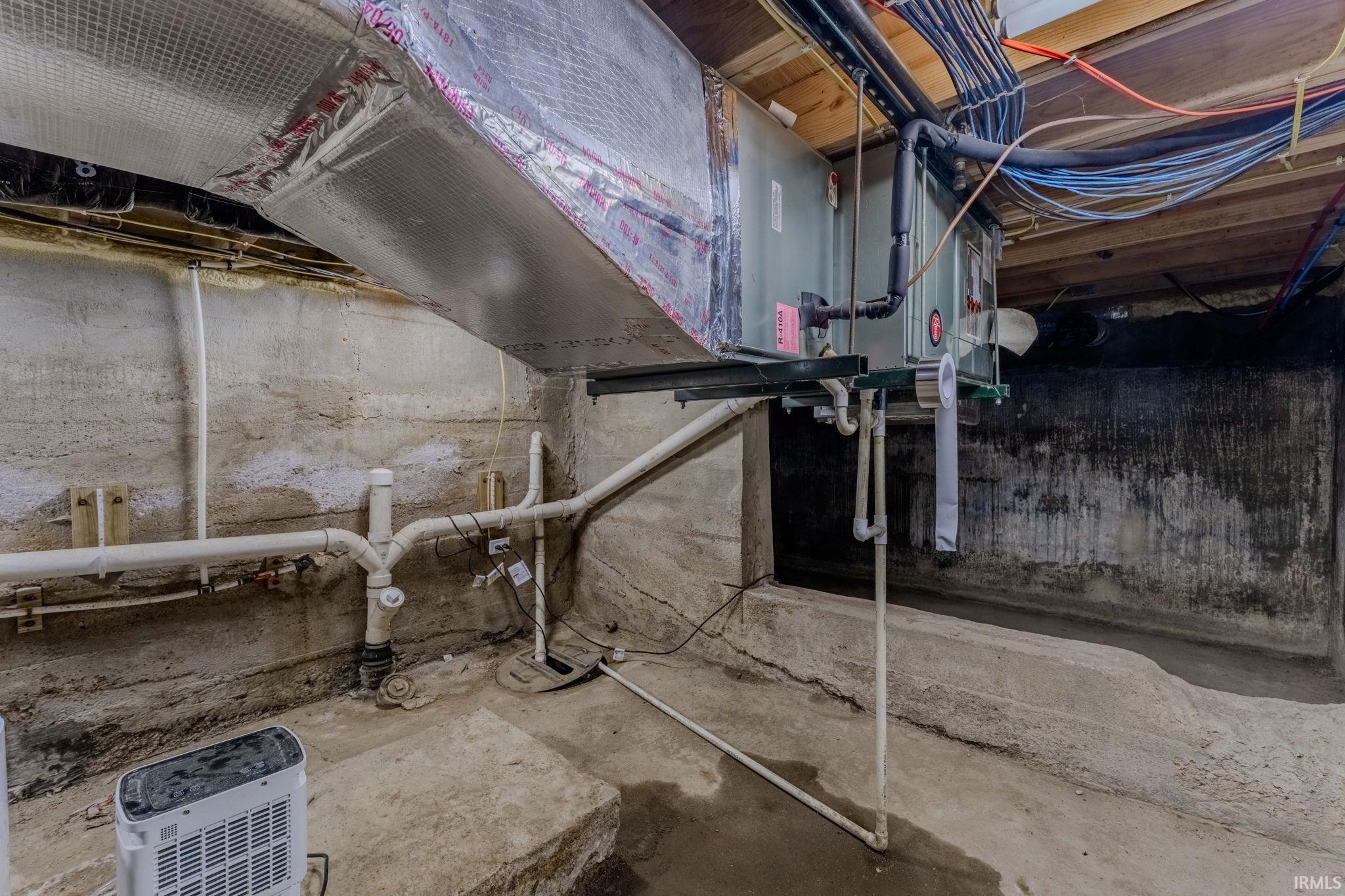 Unfinished below grade area with drainage system