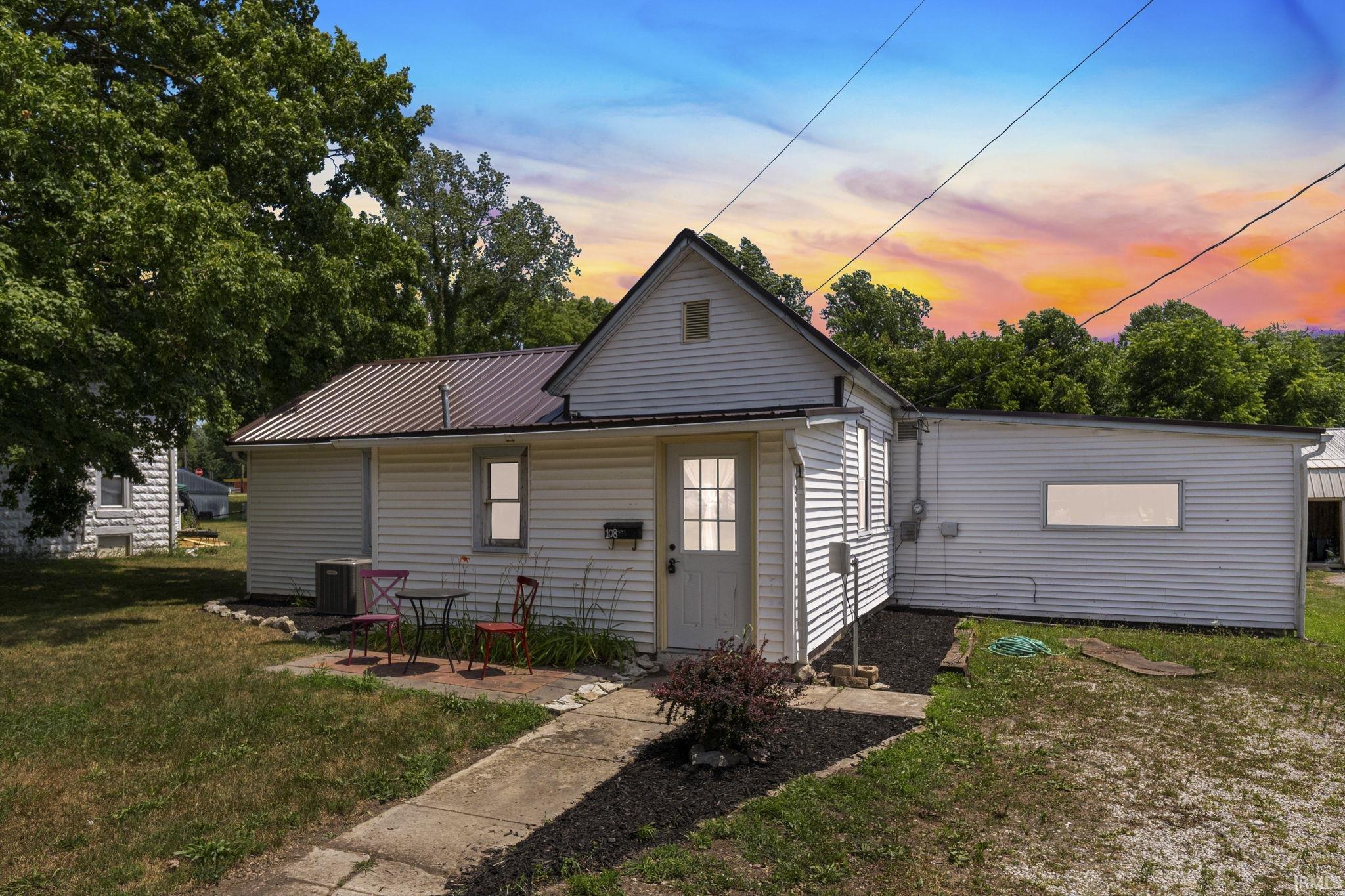 Homes for sale in South Whitley, IN | 108 W Smith St, South Whitley, IN 46787 | MLS# 202548027