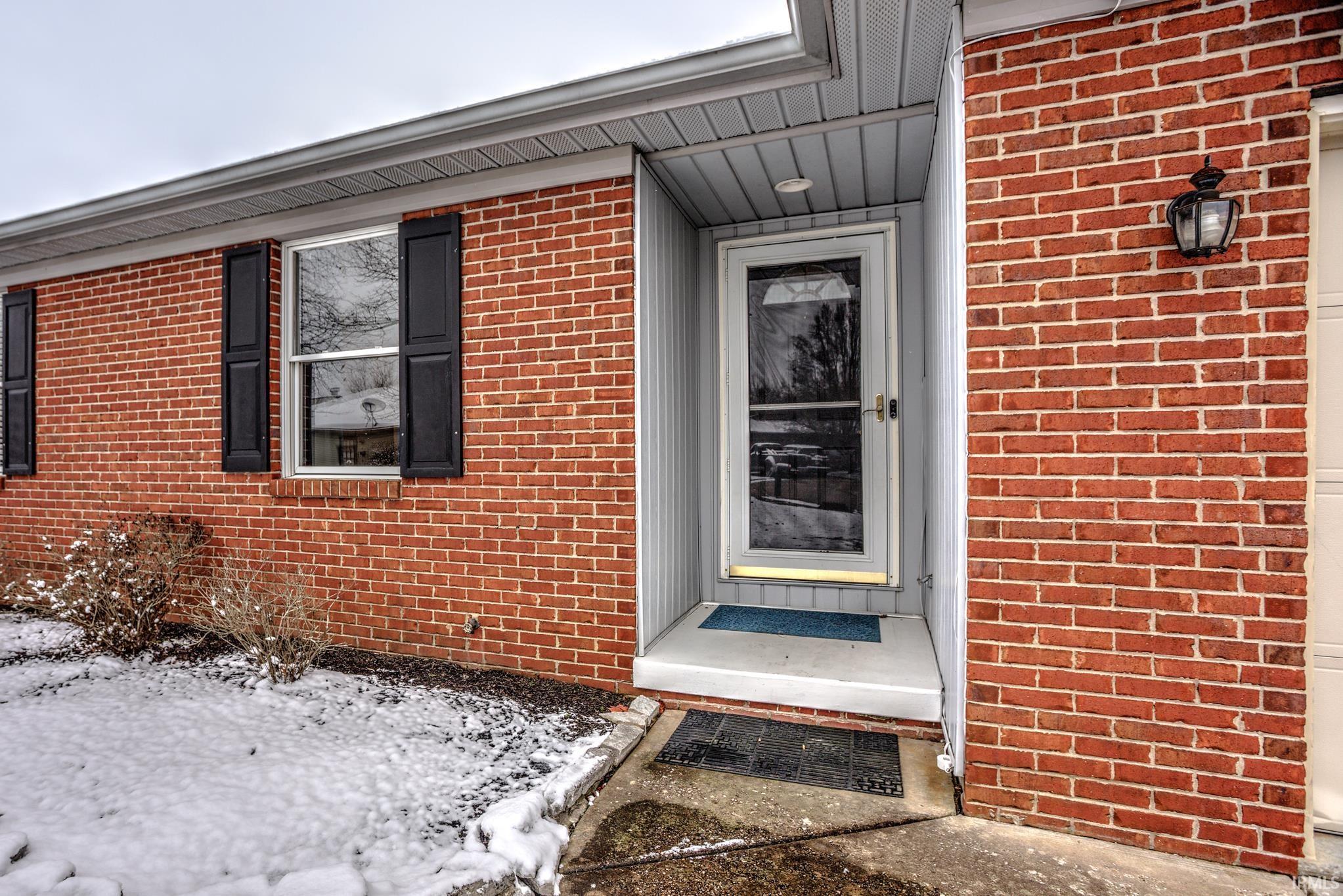 Homes for sale in Newburgh, IN | 6033 Glacier Dr, Newburgh, IN 47630 | MLS# 202548124