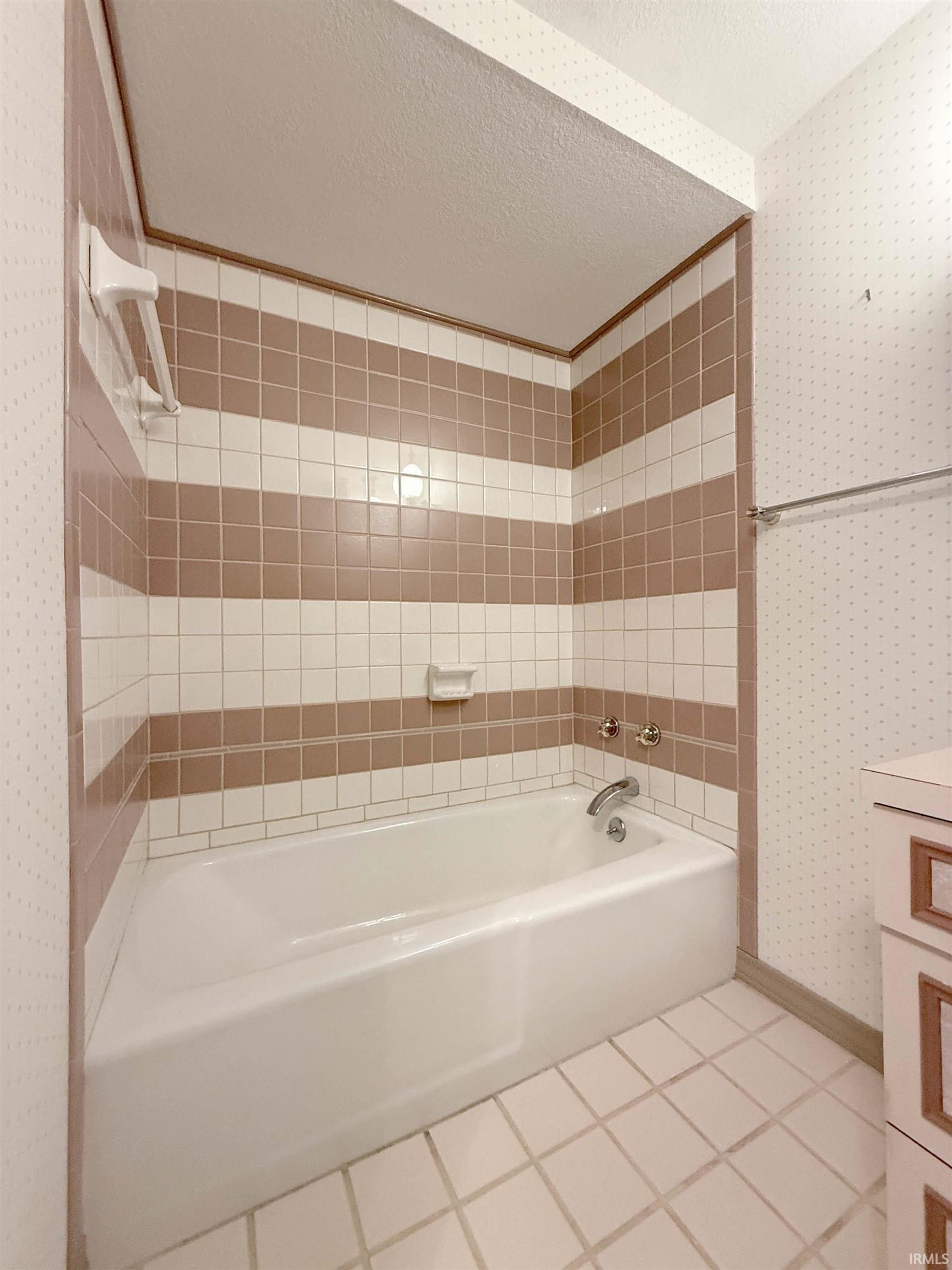 527 E Jefferson Street