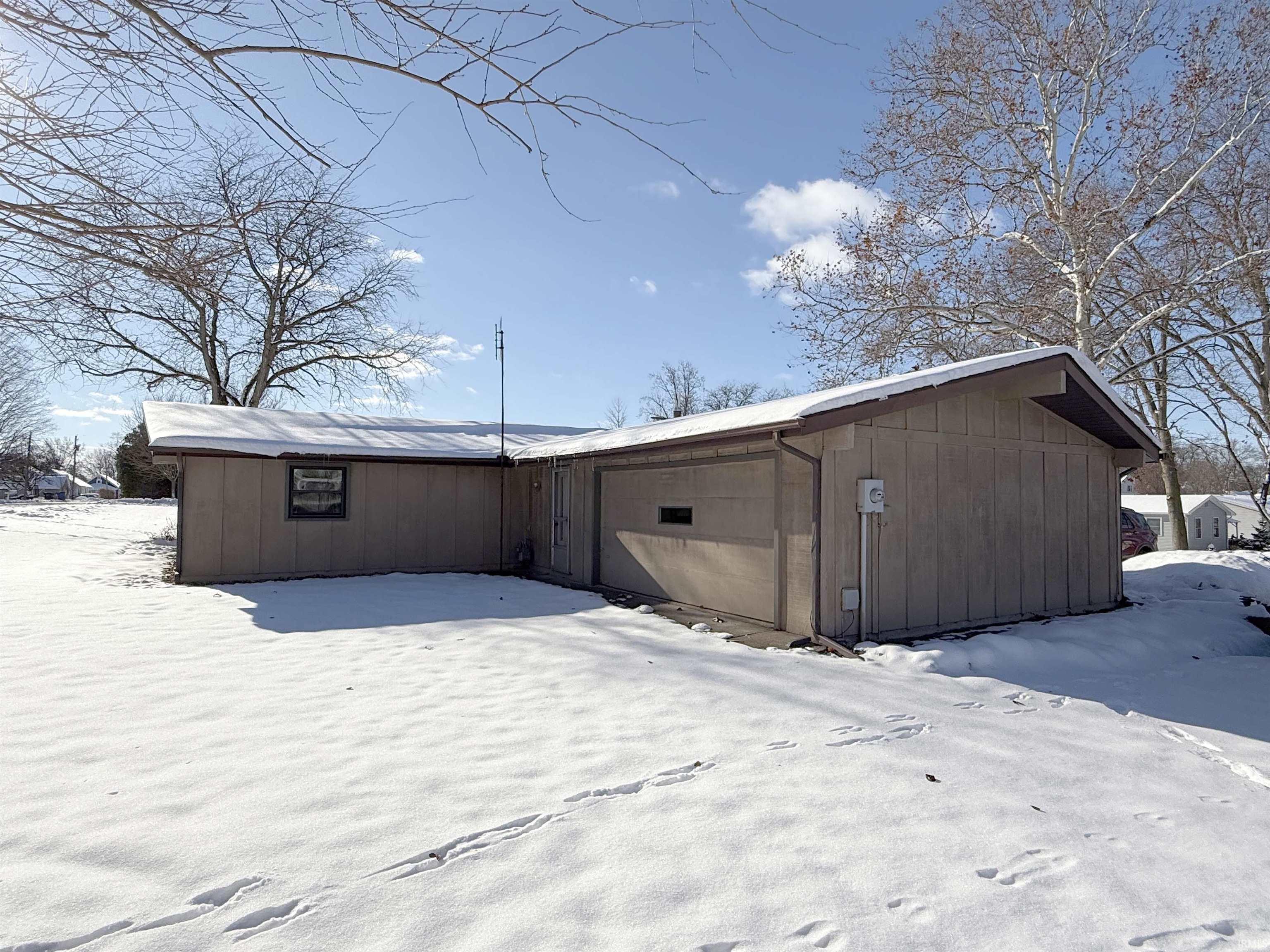 Homes for sale in Columbia City, IN | 527 E Jefferson St, Columbia City, IN 46725 | MLS# 202548216