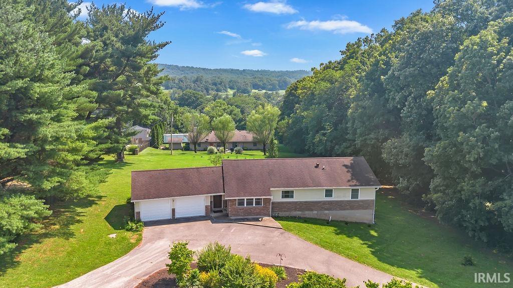 Homes for sale in Bedford, IN | 1744 Parkview Dr, Bedford, IN 47421 | MLS# 202548794