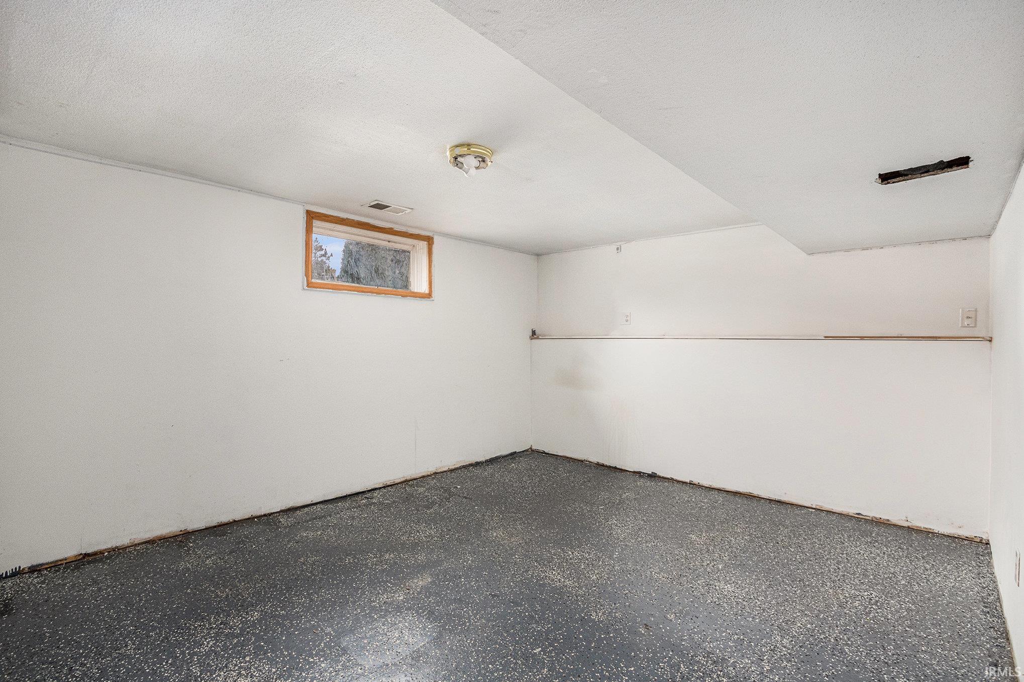 Spare room featuring a textured ceiling