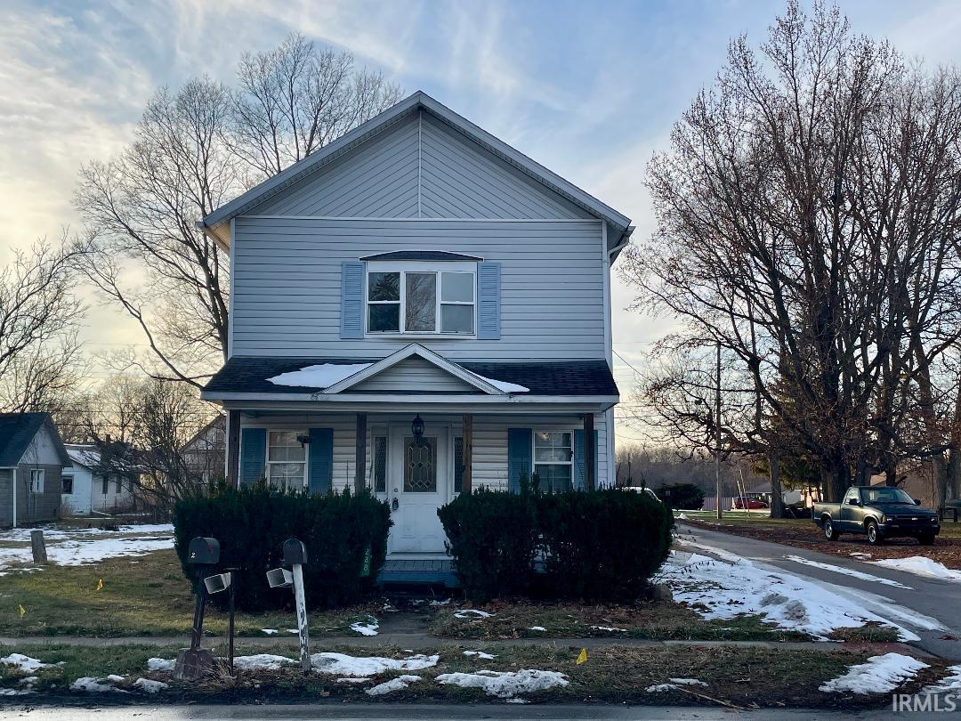 Traditional-style house with covered porch