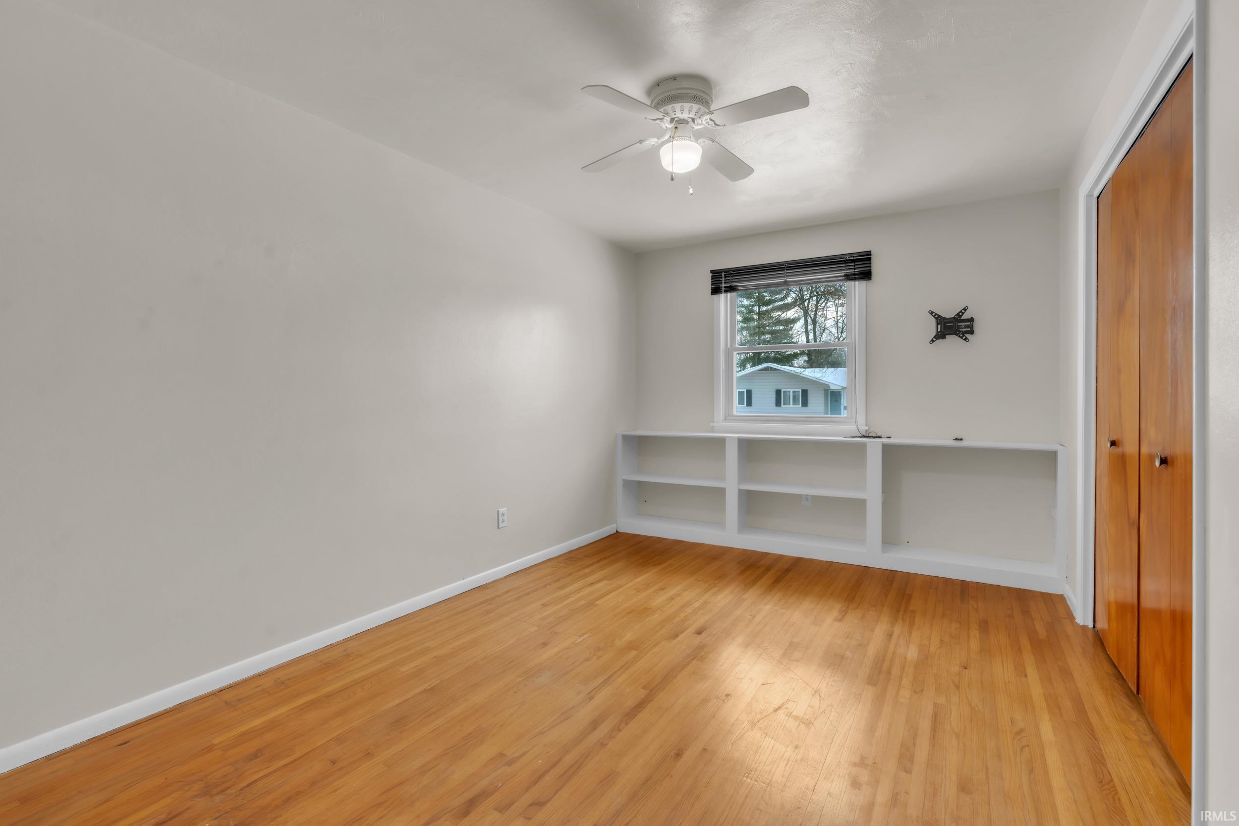 Unfurnished room with light wood finished floors and ceiling fan