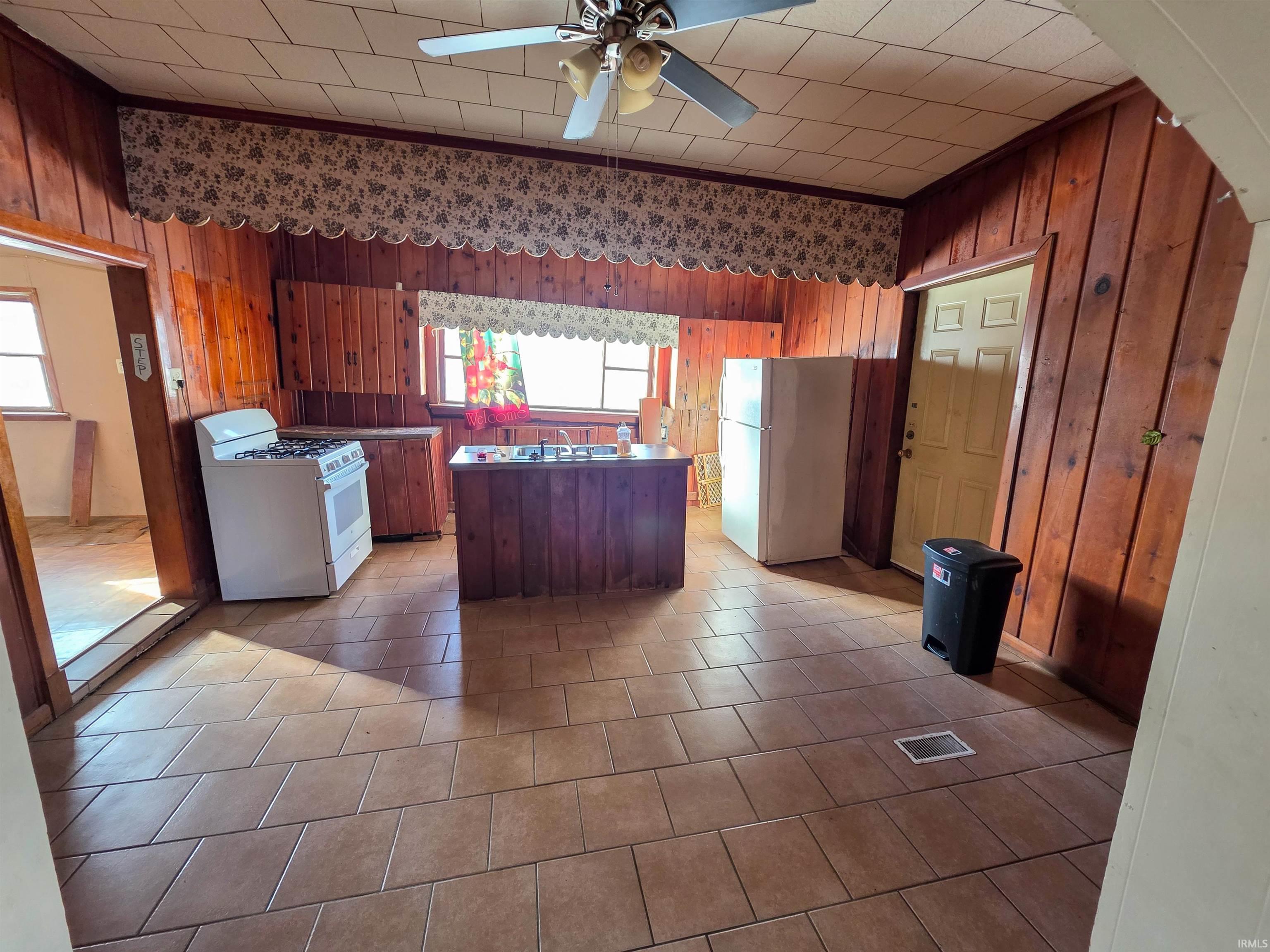 Homes for sale in Jasonville, IN | 484 S Railroad St, Jasonville, IN 47438 | MLS# 202549296