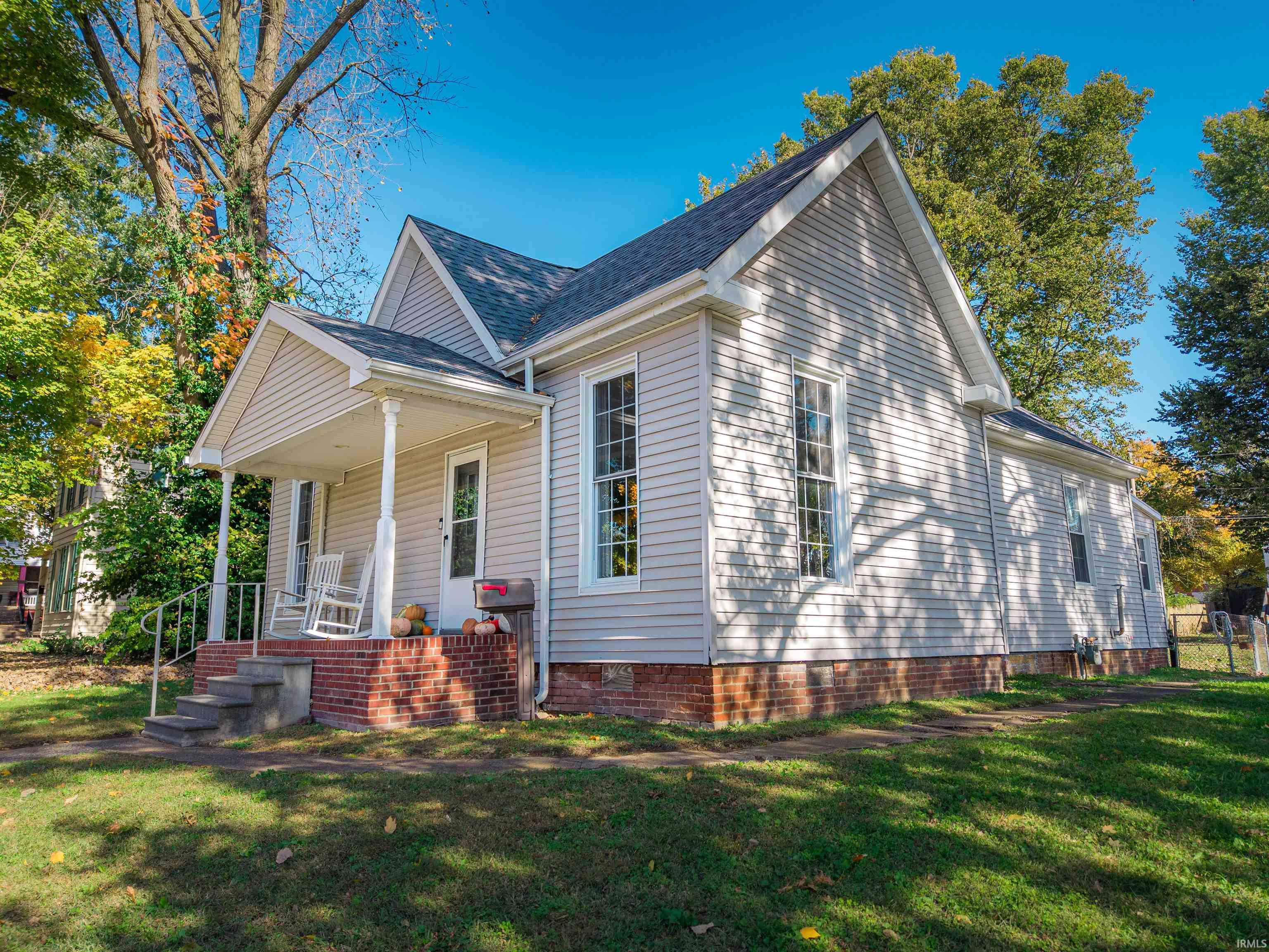 Homes for sale in Mount Vernon, IN | 722 College Ave, Mount Vernon, IN 47620 | MLS# 202549376