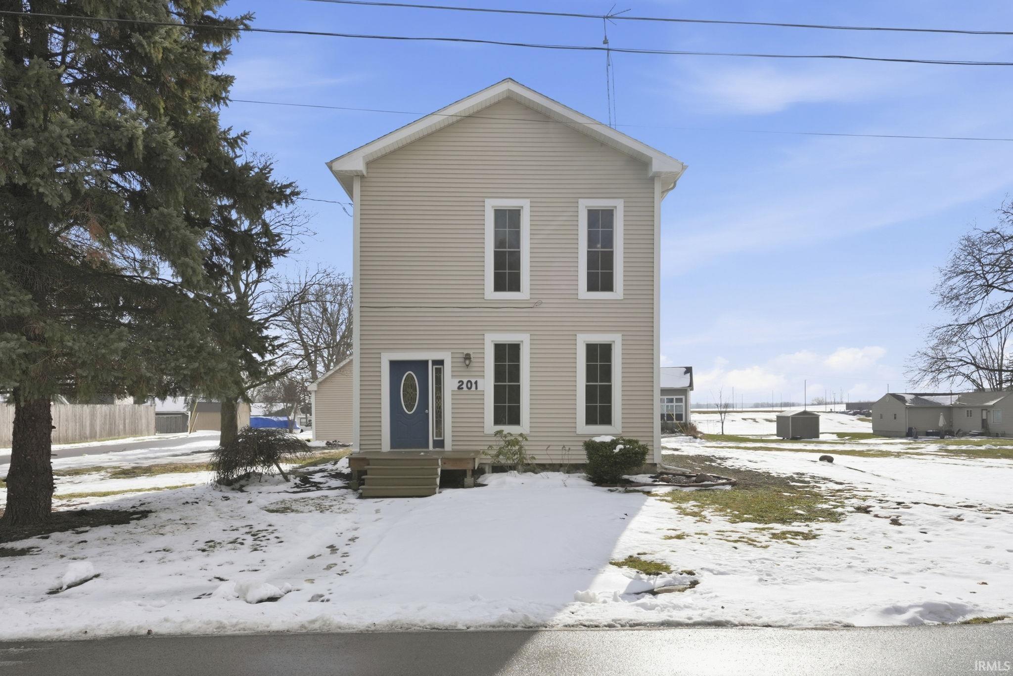 Homes for sale in Pierceton, IN | 201 W Pine St, Pierceton, IN 46562 | MLS# 202549381