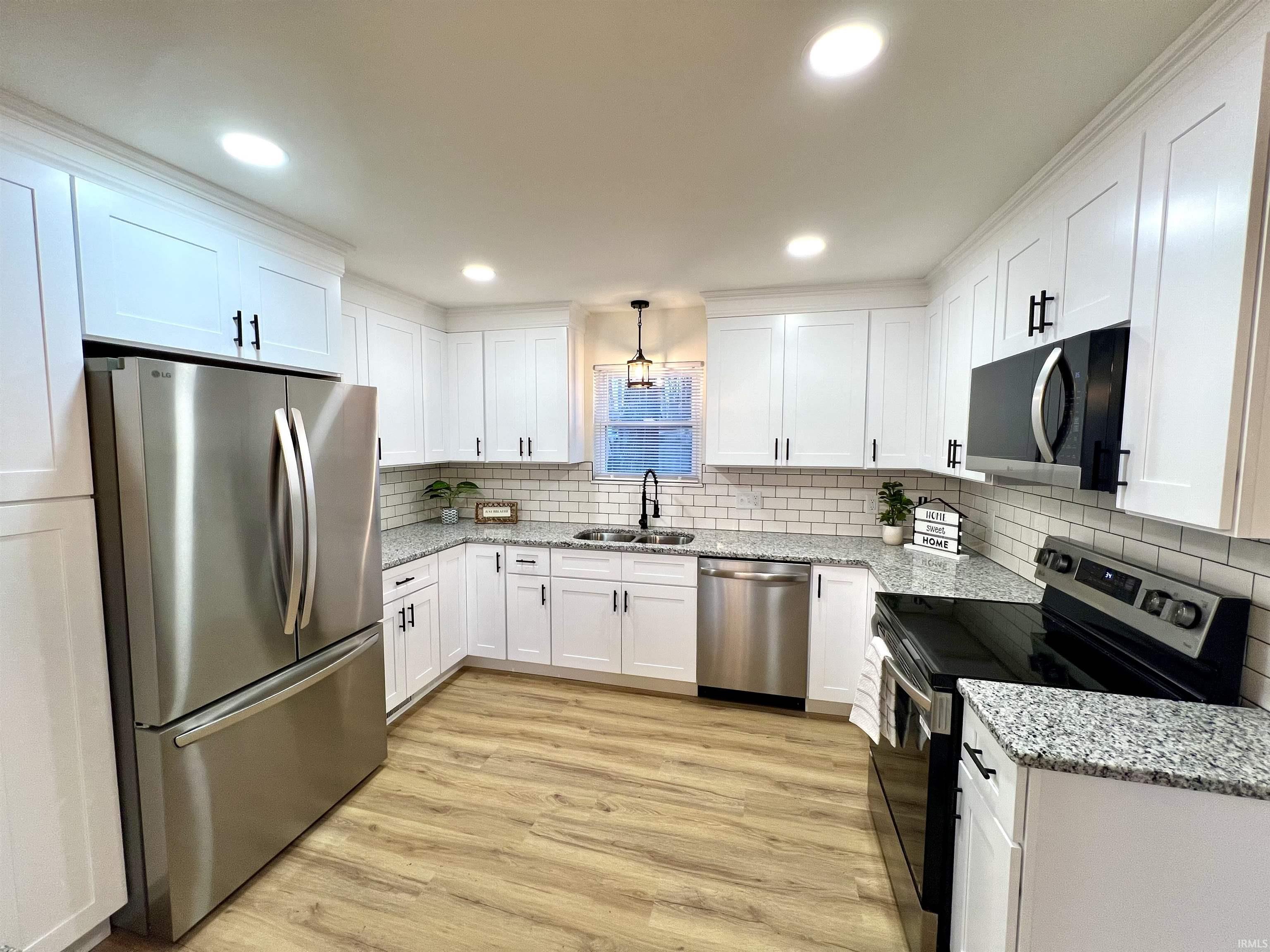 Homes for sale in Newburgh, IN | 7402 Oaklawn Dr, Newburgh, IN 47630 | MLS# 202549388