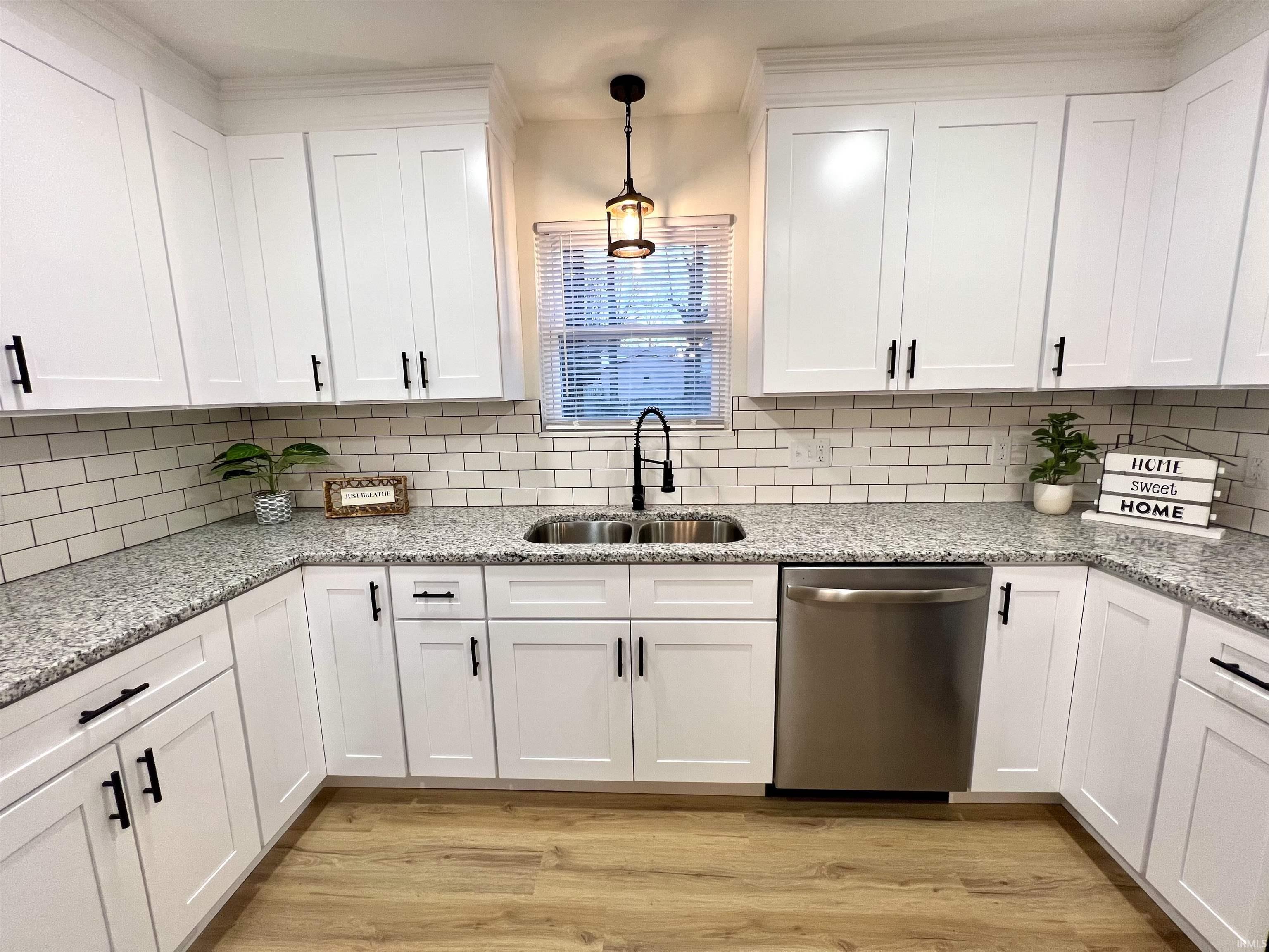 Homes for sale in Newburgh, IN | 7402 Oaklawn Dr, Newburgh, IN 47630 | MLS# 202549388