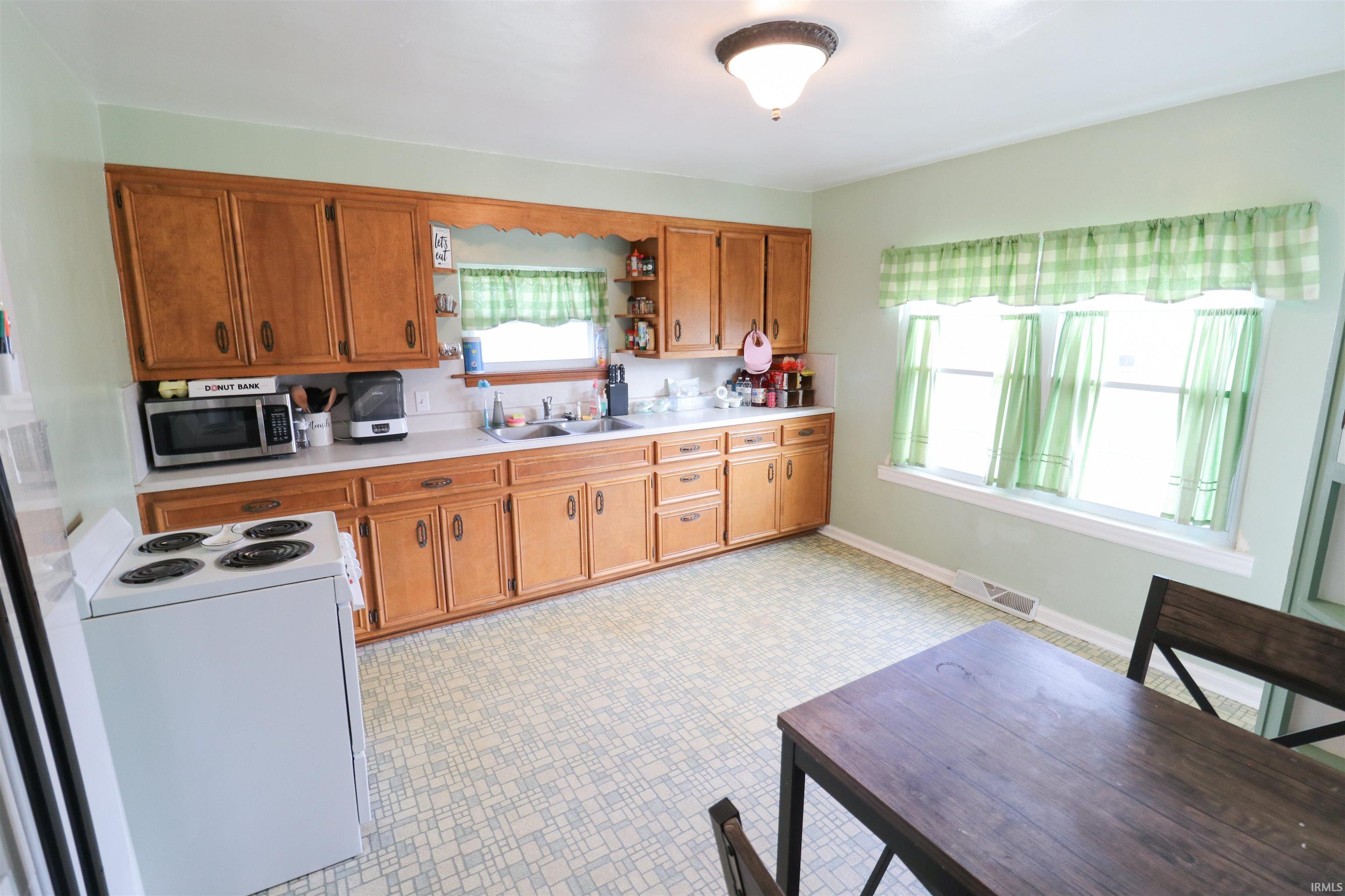 Homes for sale in Evansville, IN | 3701 Laurel Ave, Evansville, IN 47720 | MLS# 202549442