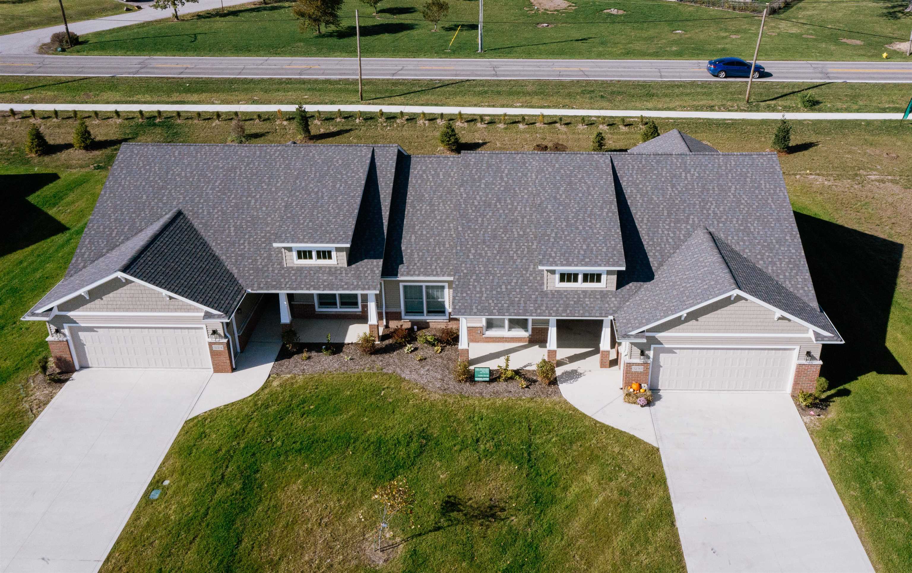 Photo 2 of 3212 W Bartlett Drive