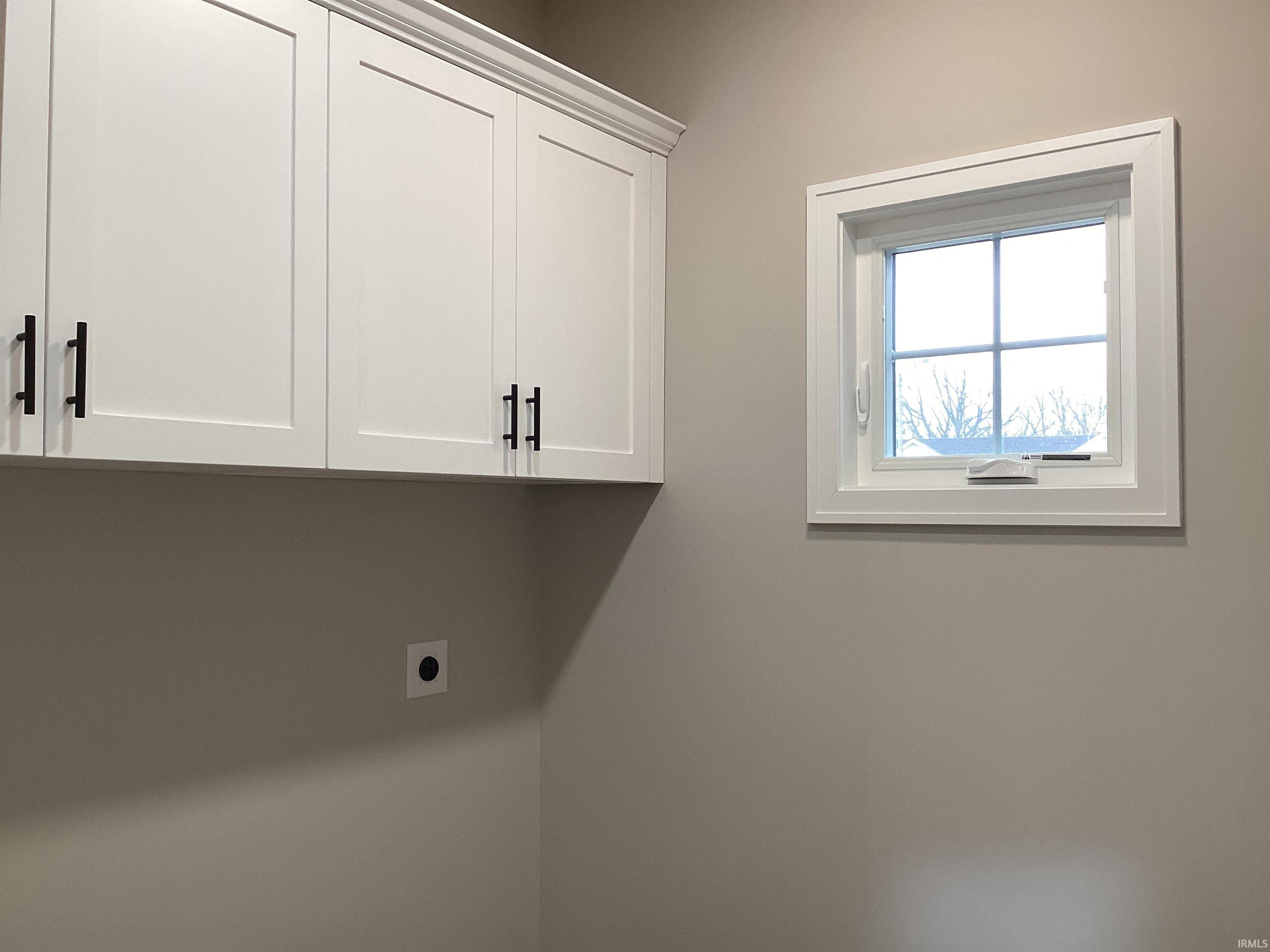 Laundry area featuring cabinet space and electric dryer hookup