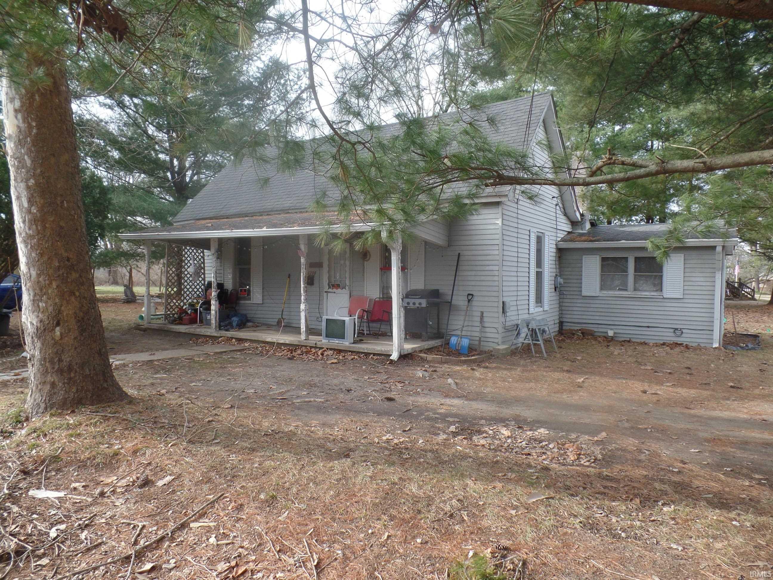 Homes for sale in Bloomfield, IN | 1208 S First St, Bloomfield, IN 47424 | MLS# 202600785