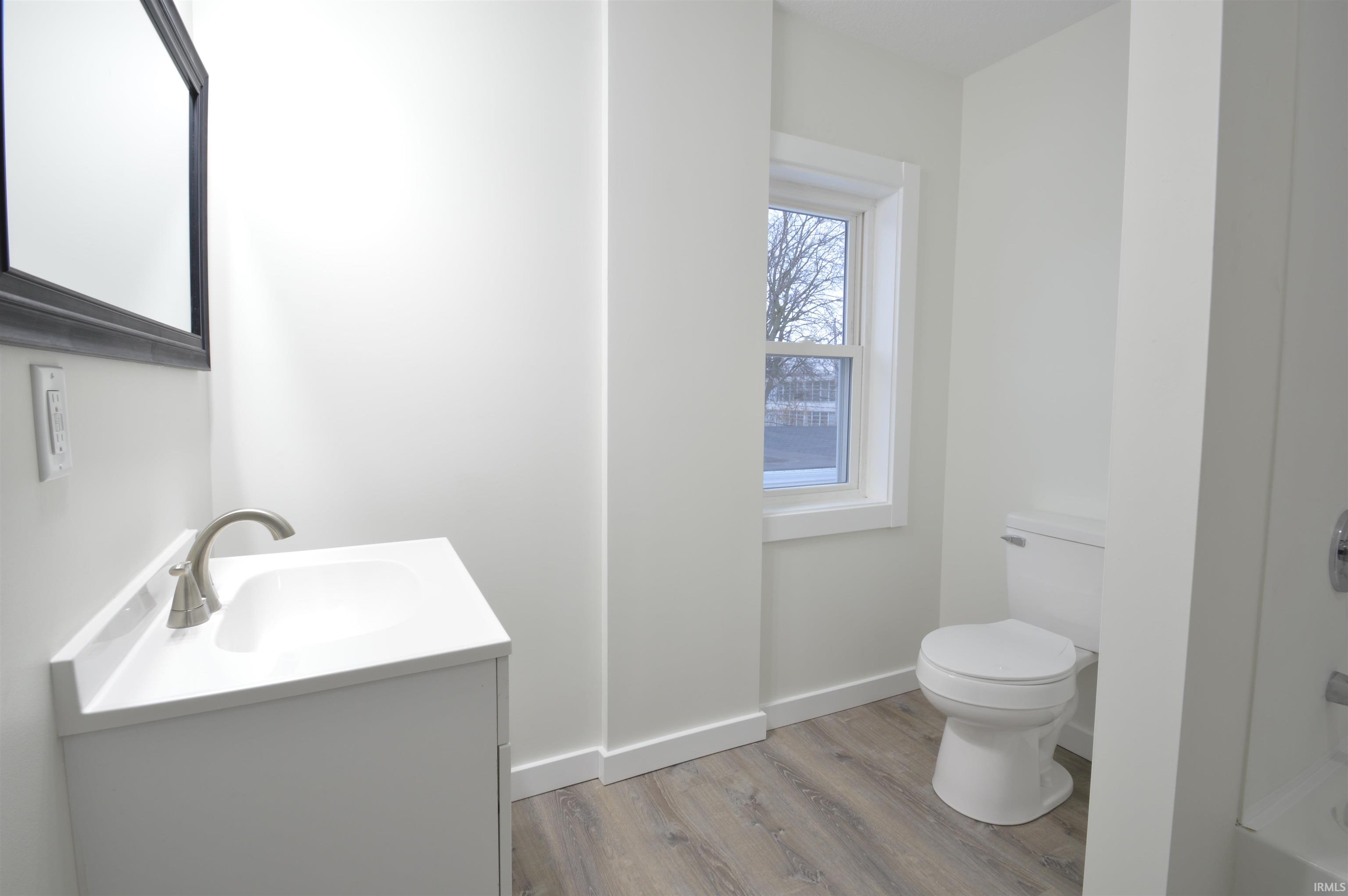 Photo 20 of 925 Archer Avenue