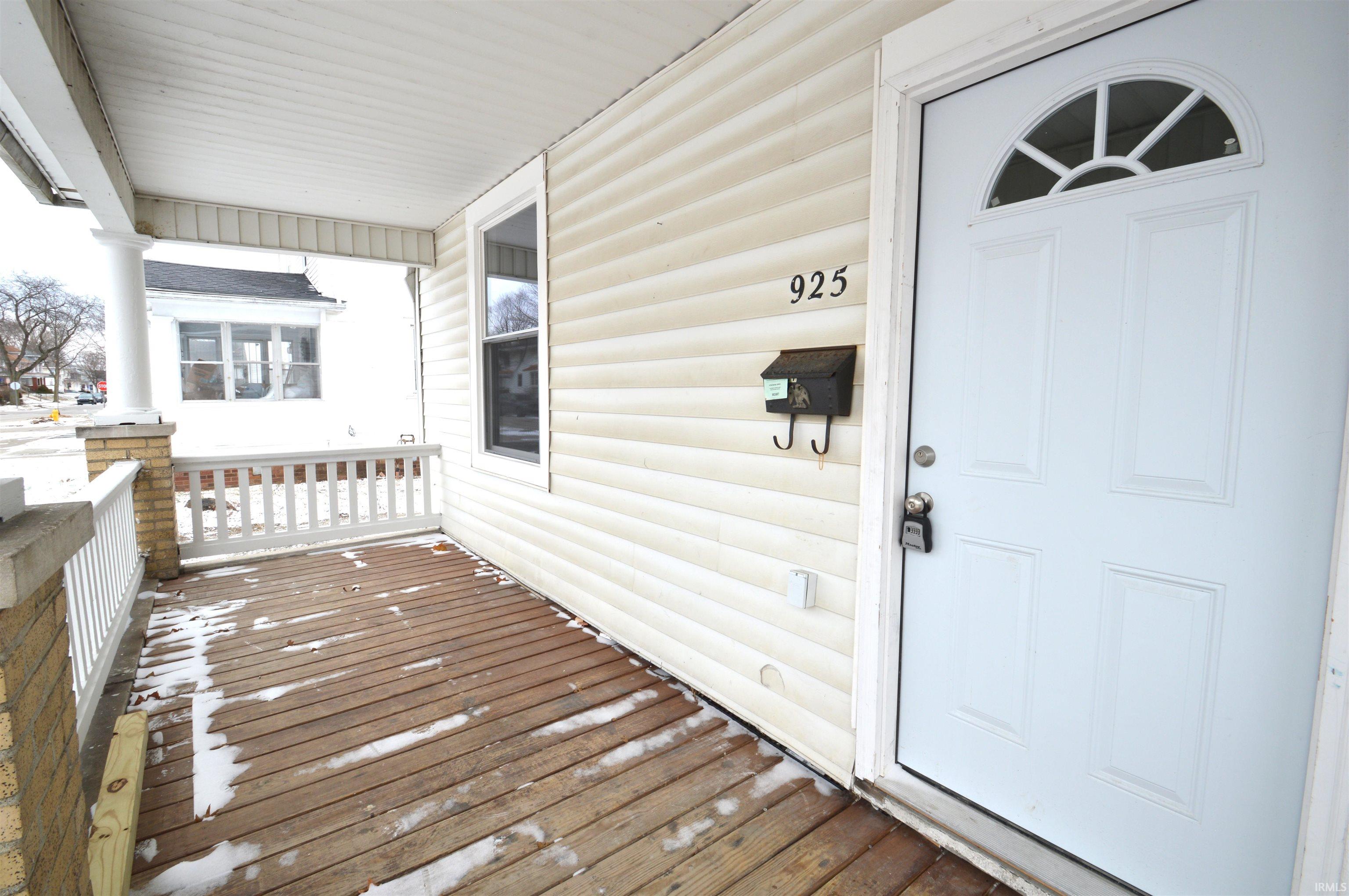 Photo 3 of 925 Archer Avenue