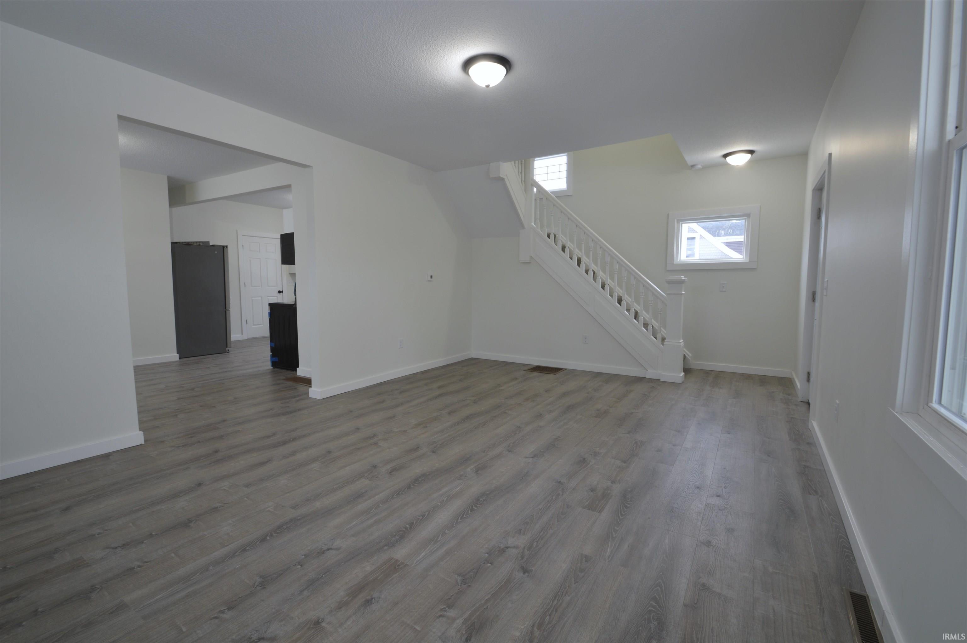 Photo 5 of 925 Archer Avenue