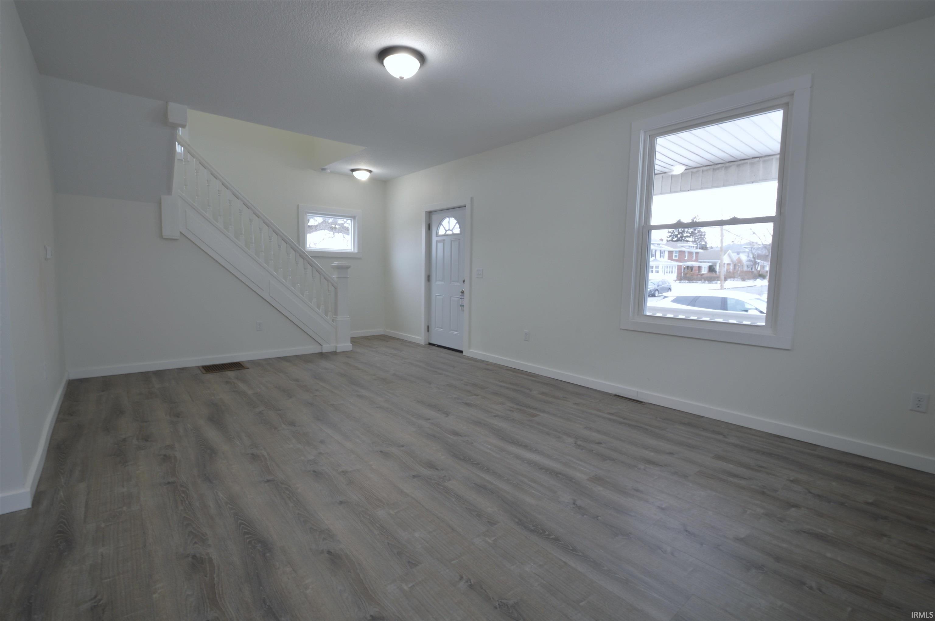 Photo 6 of 925 Archer Avenue