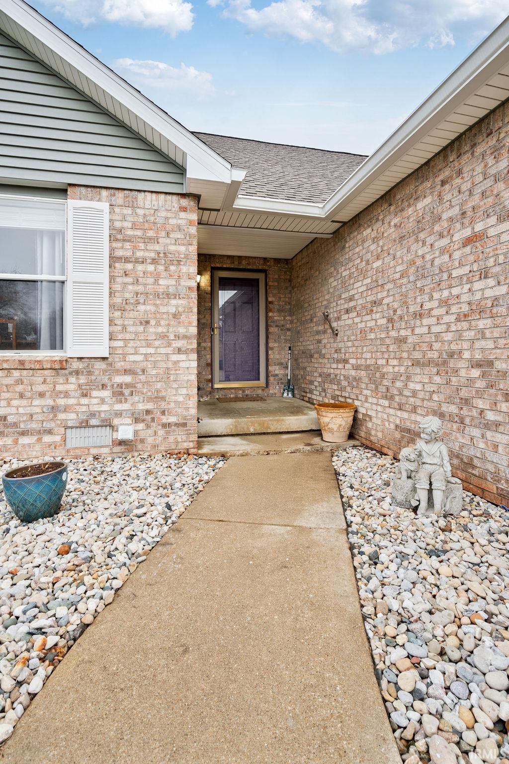 Homes for sale in Sharpsville, IN | 118 Lee Dr, Sharpsville, IN 46068 | MLS# 202600973