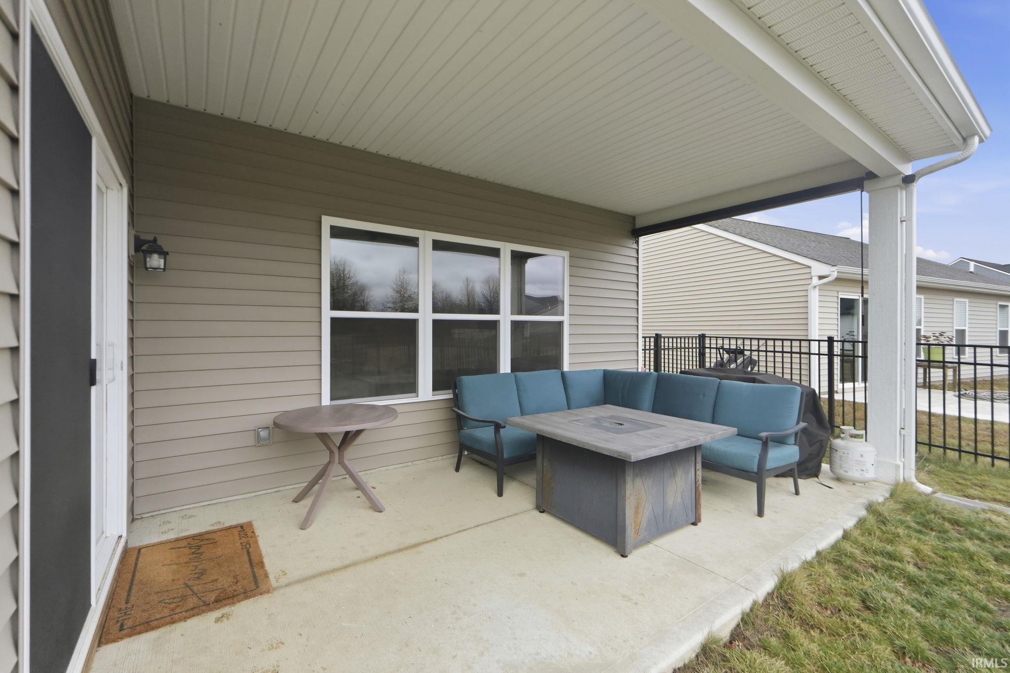 View of patio / terrace featuring outdoor lounge area