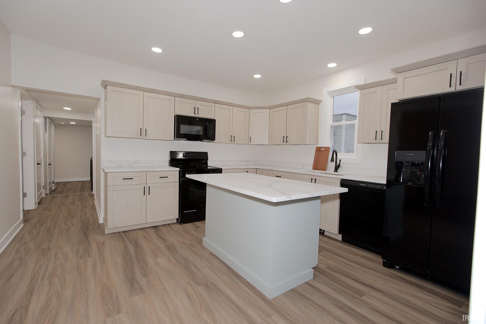 Photo 4 of 534 Mayne Street