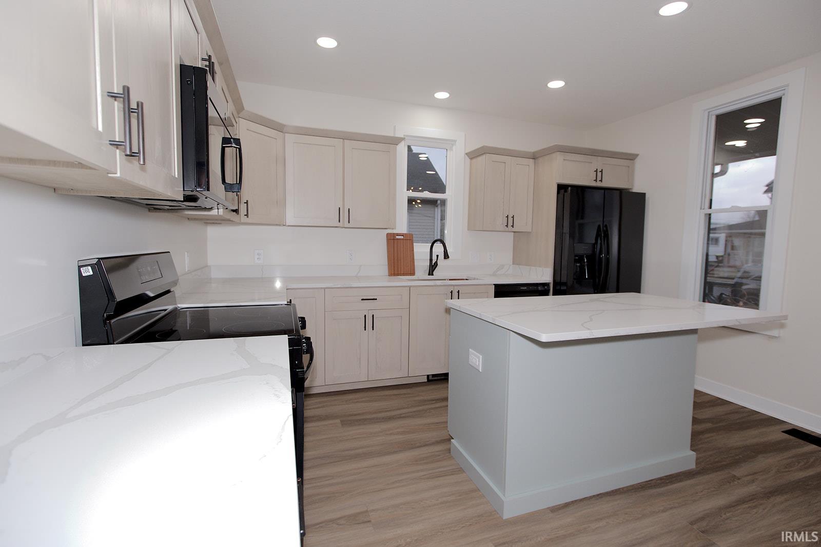 Photo 7 of 534 Mayne Street