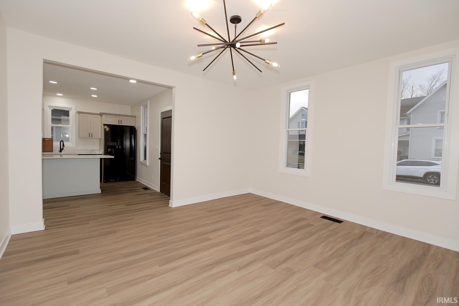 Photo 9 of 534 Mayne Street