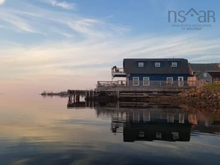 $1,100,000.00: 15283 Cabot Trail, Chéticamp