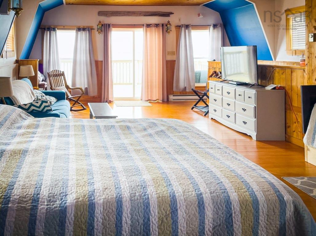 $1,100,000.00: 15283 Cabot Trail, Chéticamp