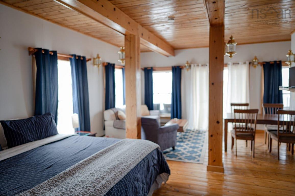 $1,100,000.00: 15283 Cabot Trail, Chéticamp