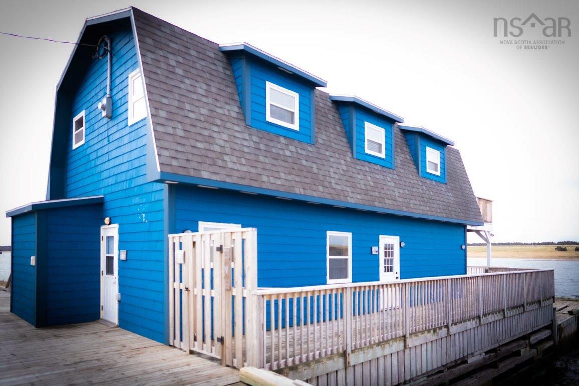 $1,100,000.00: 15283 Cabot Trail, Chéticamp