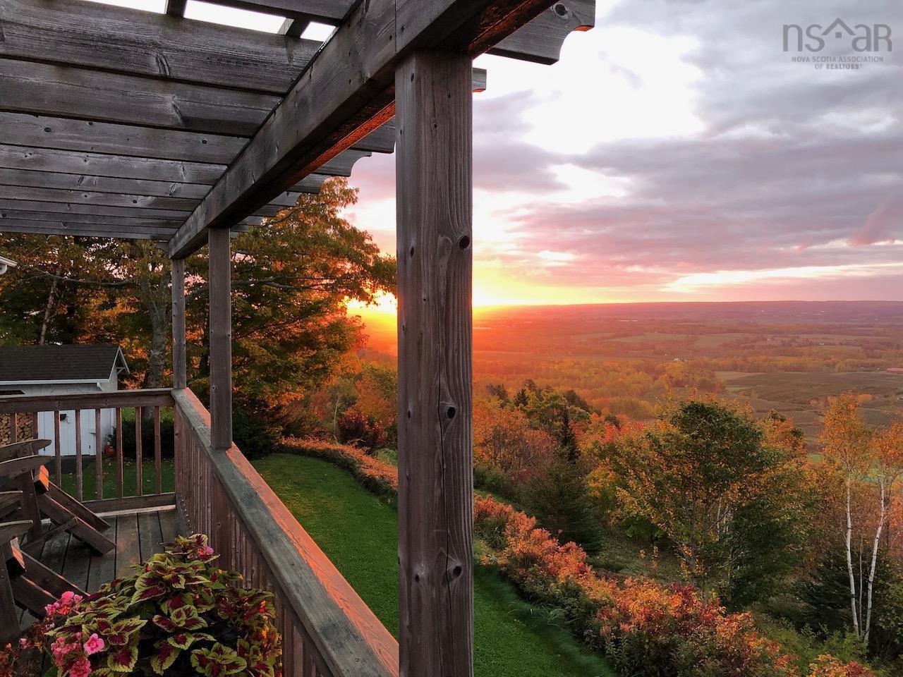 $998,500.00: 128 Foleaze Park Drive, Brow Of The Mountain