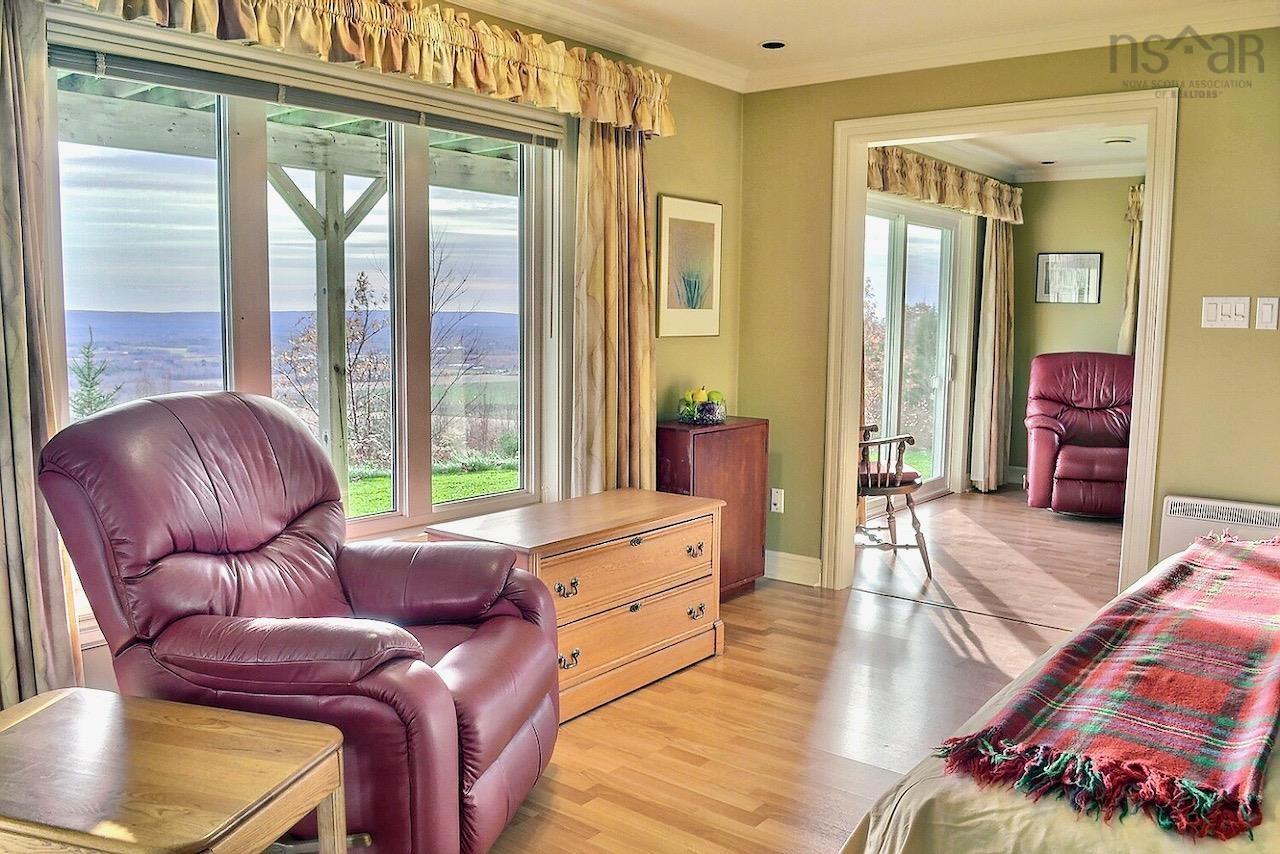 $998,500.00: 128 Foleaze Park Drive, Brow Of The Mountain