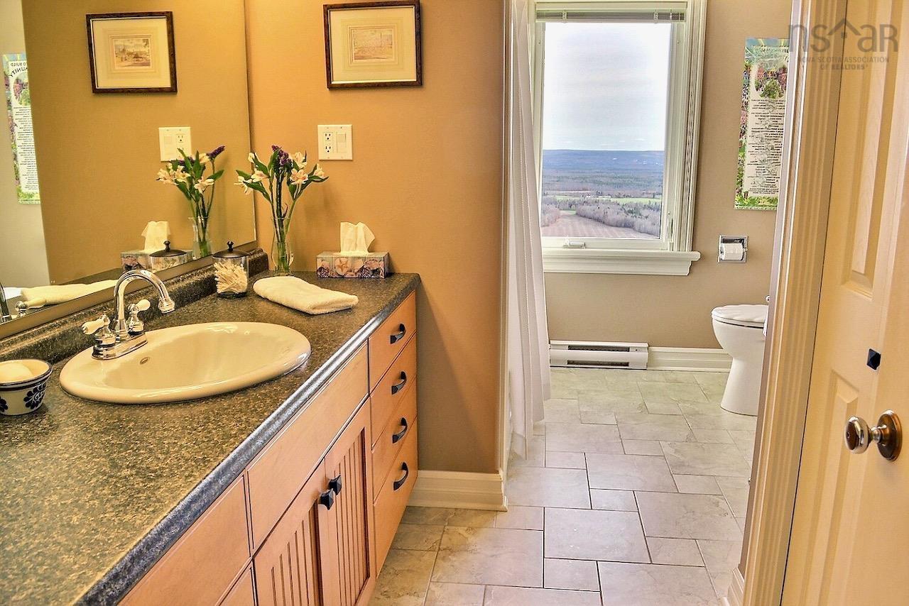 $998,500.00: 128 Foleaze Park Drive, Brow Of The Mountain
