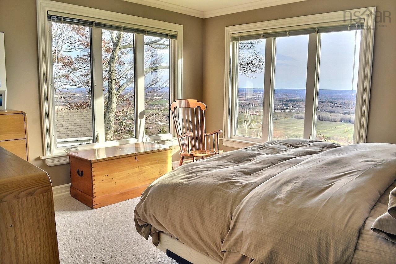 $998,500.00: 128 Foleaze Park Drive, Brow Of The Mountain