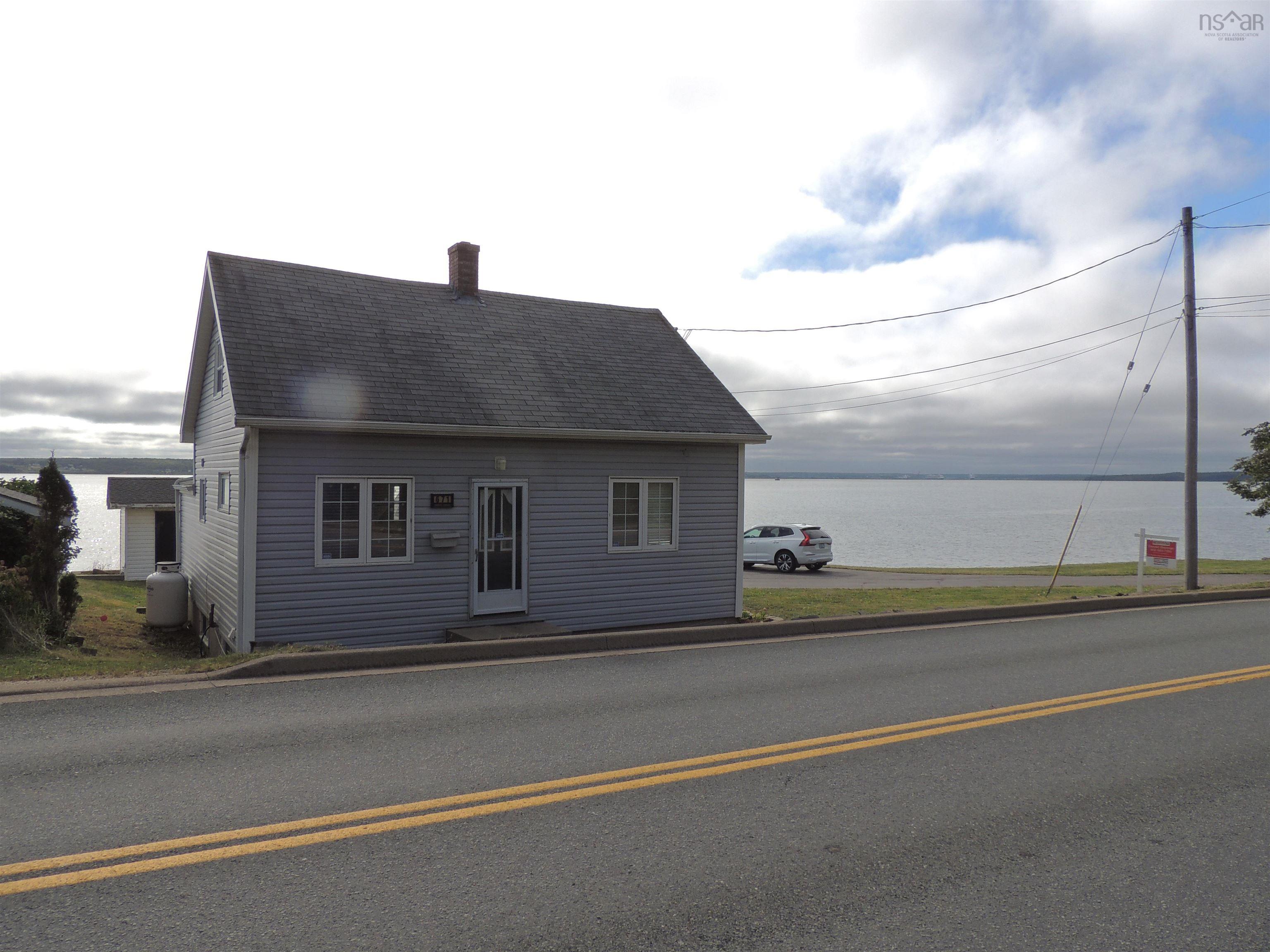 671 Shore Road 
