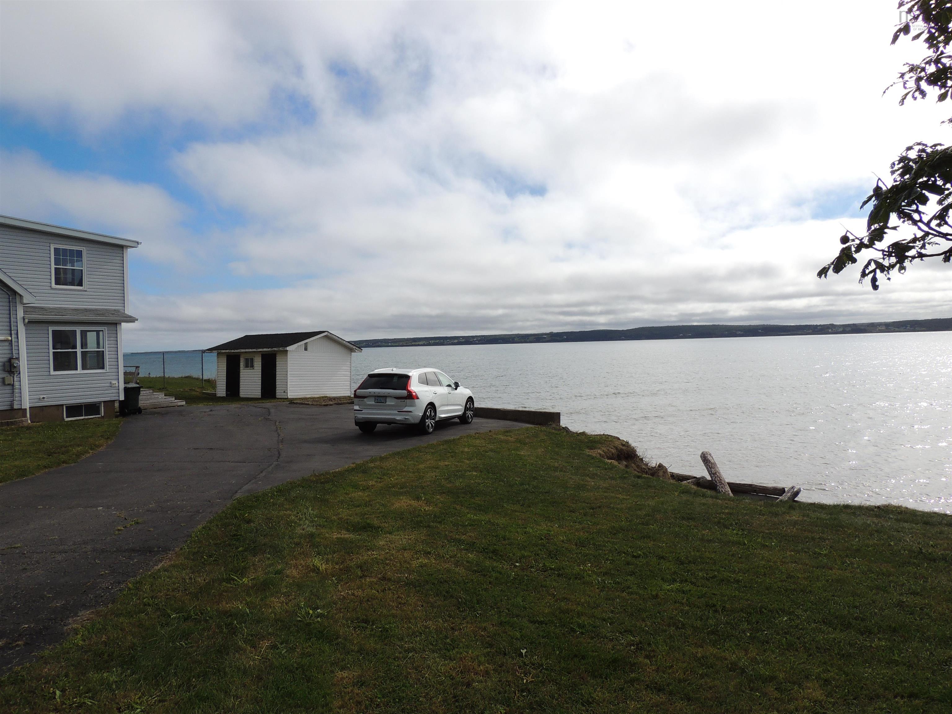 671 Shore Road 