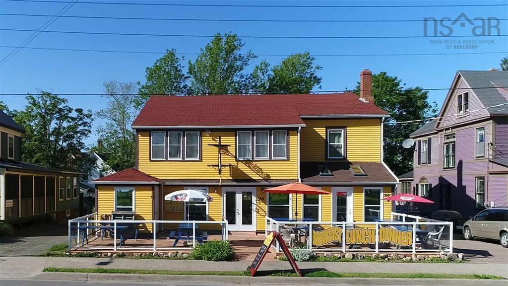 $749,000.00: 358-360 St George Street, Annapolis Royal