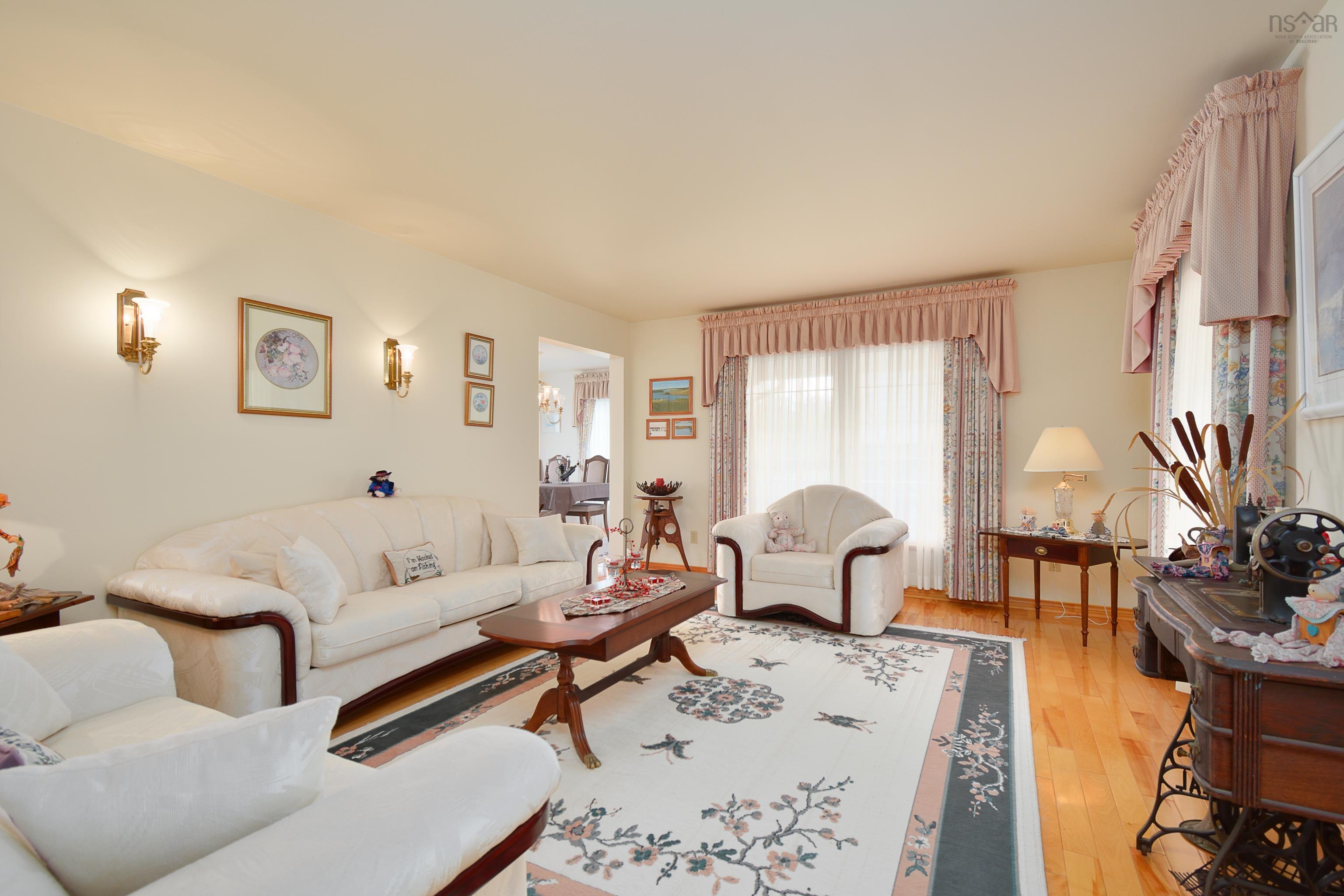 $1,499,000.00: 632 Orangedale Iona Rd, West Alba