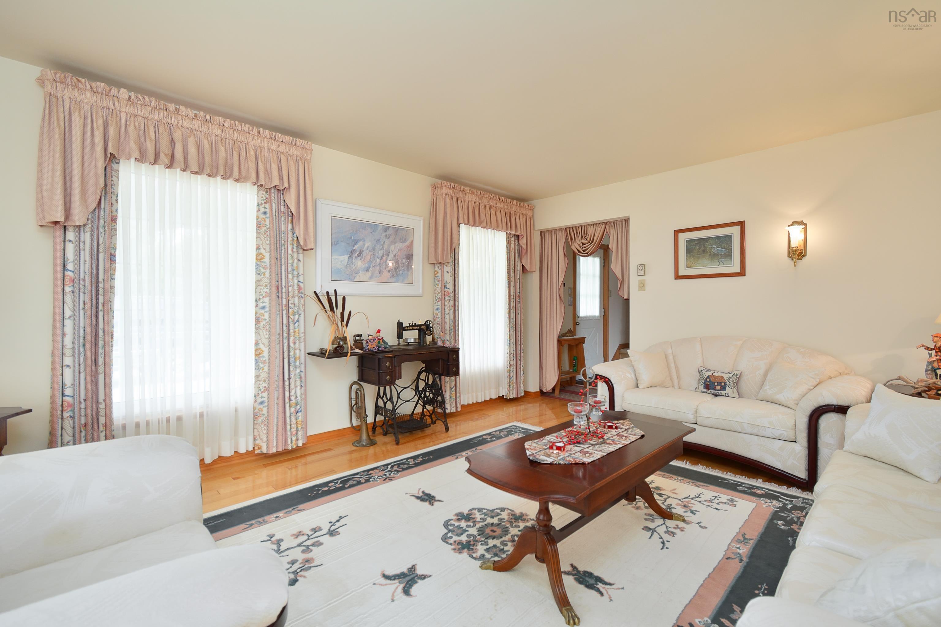 $1,499,000.00: 632 Orangedale Iona Rd, West Alba