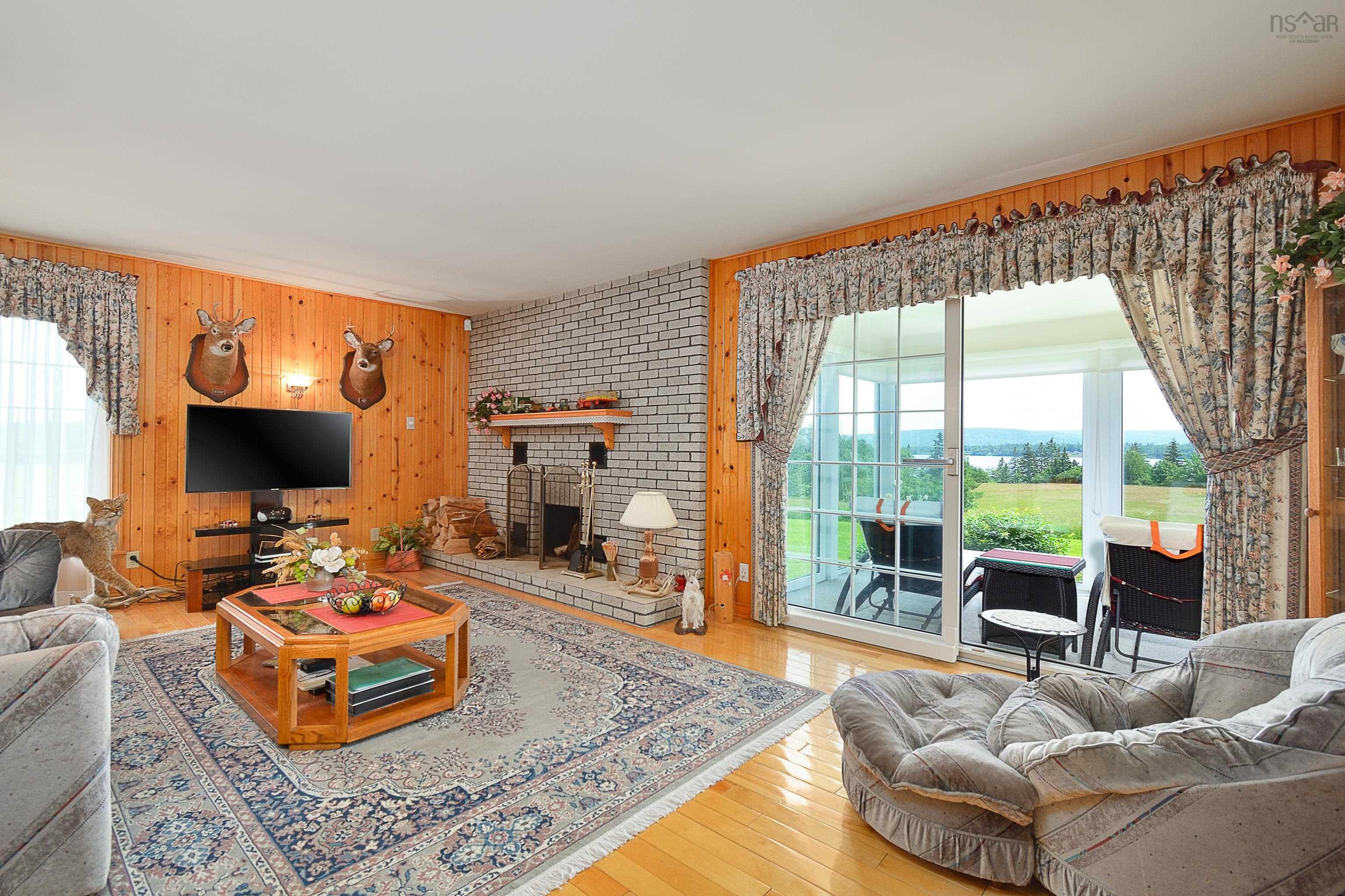 $1,499,000.00: 632 Orangedale Iona Rd, West Alba