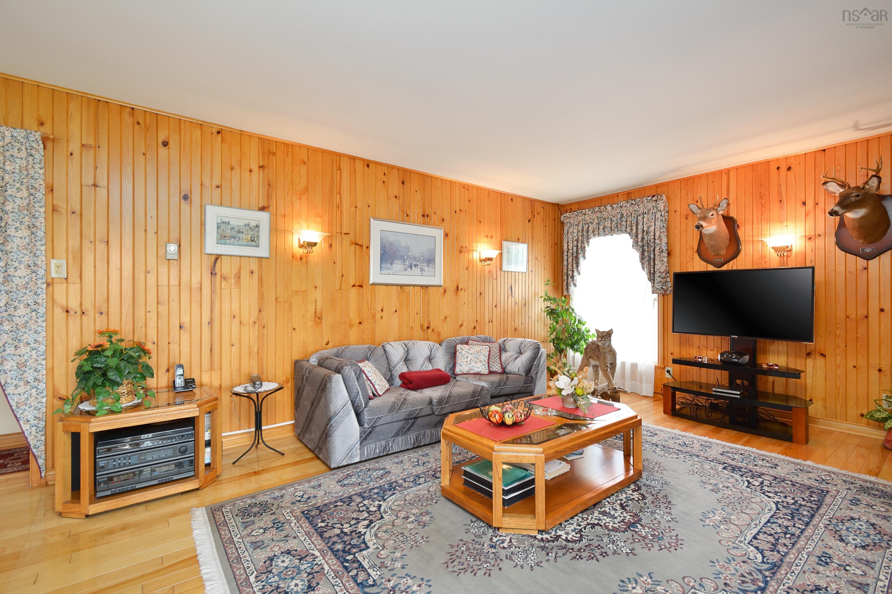 $1,499,000.00: 632 Orangedale Iona Rd, West Alba
