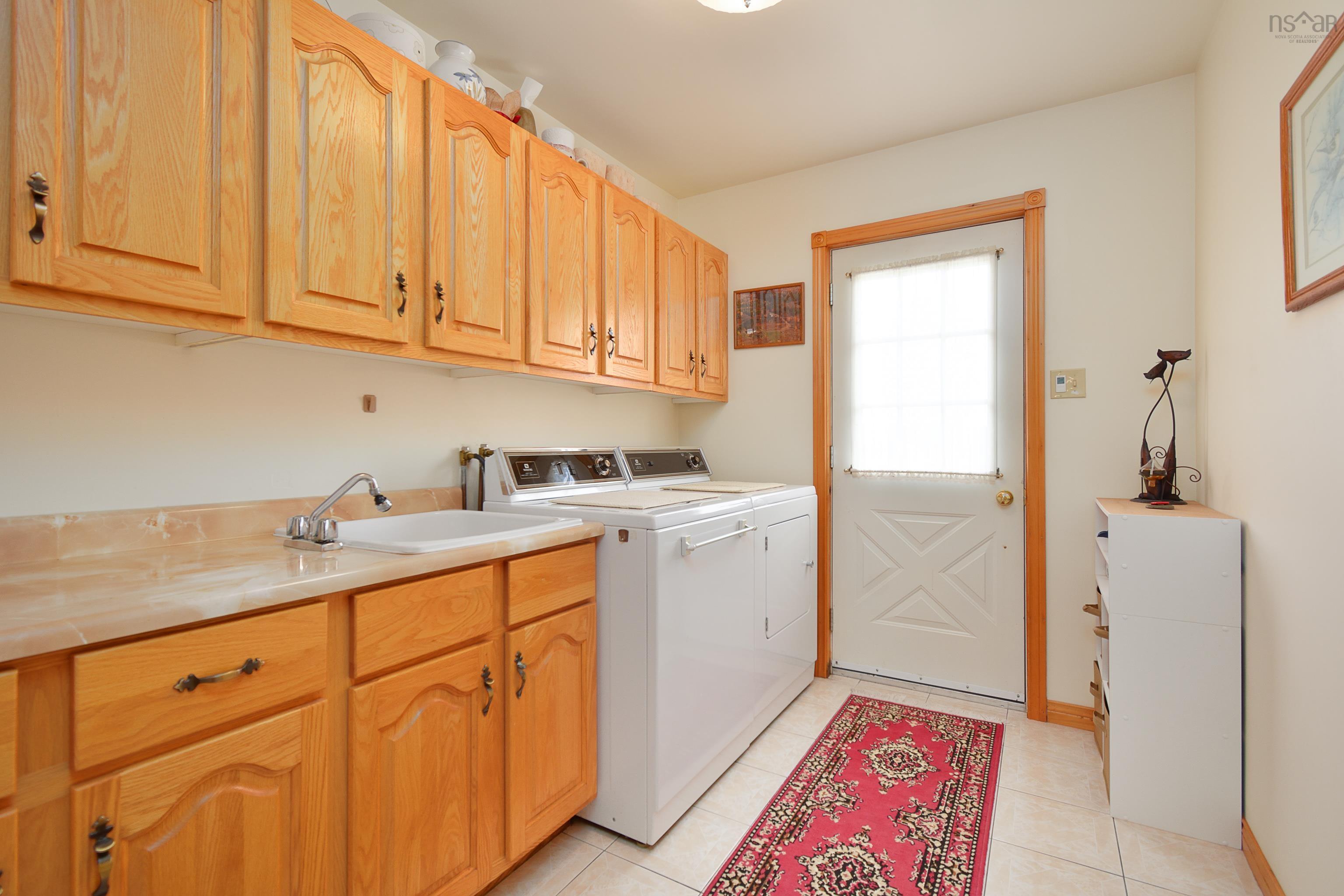 $1,499,000.00: 632 Orangedale Iona Rd, West Alba